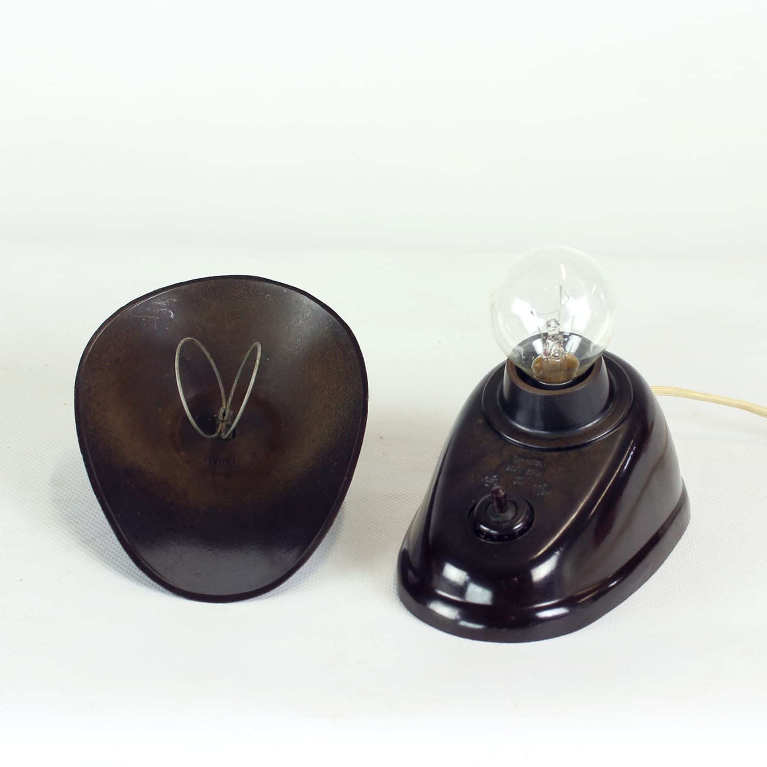 Lampa biurkowa Bauhaus, czarny bakelit, Czechosłowacja, lata 30. - 108315