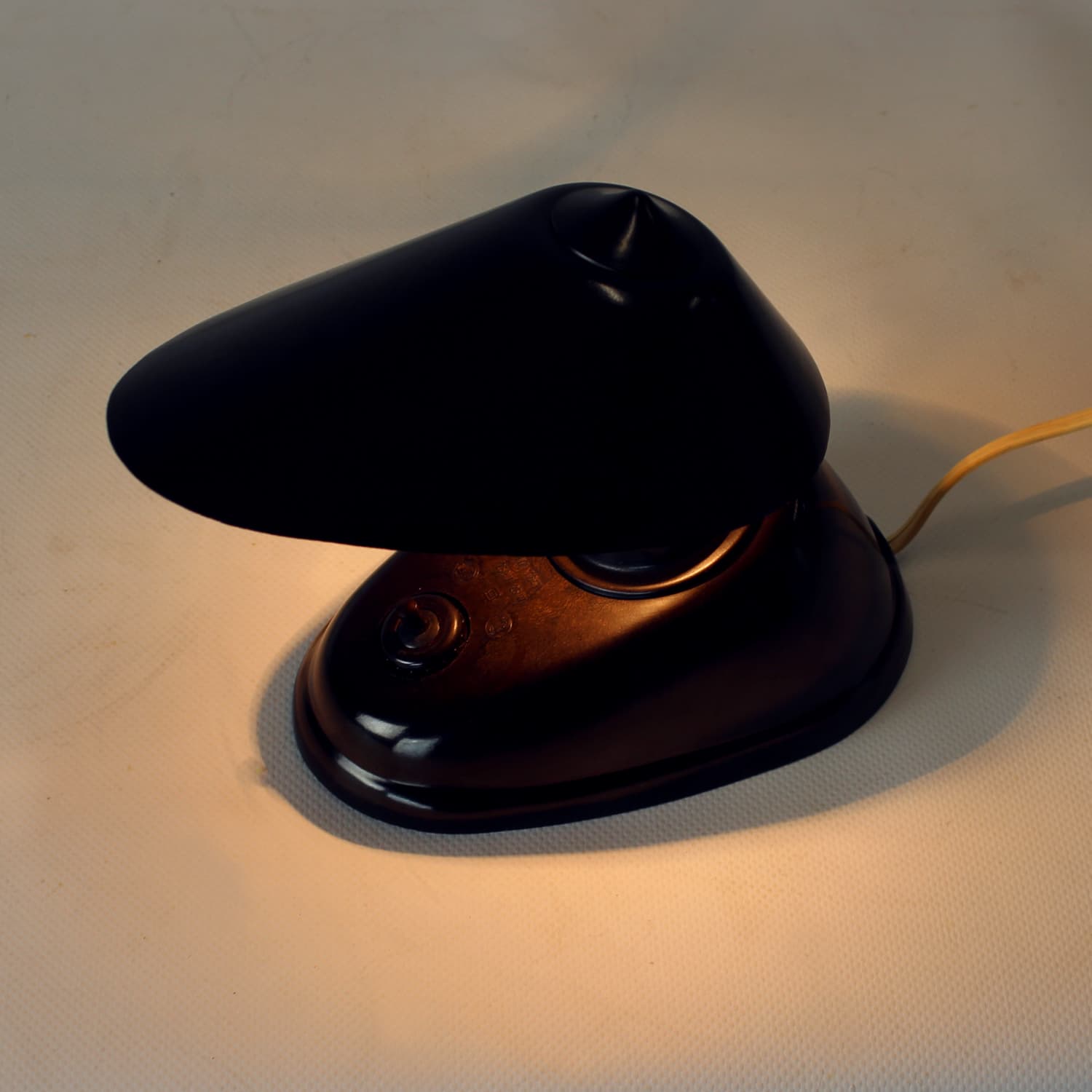 Lampa biurkowa Bauhaus, czarny bakelit, Czechosłowacja, lata 30. - 108313