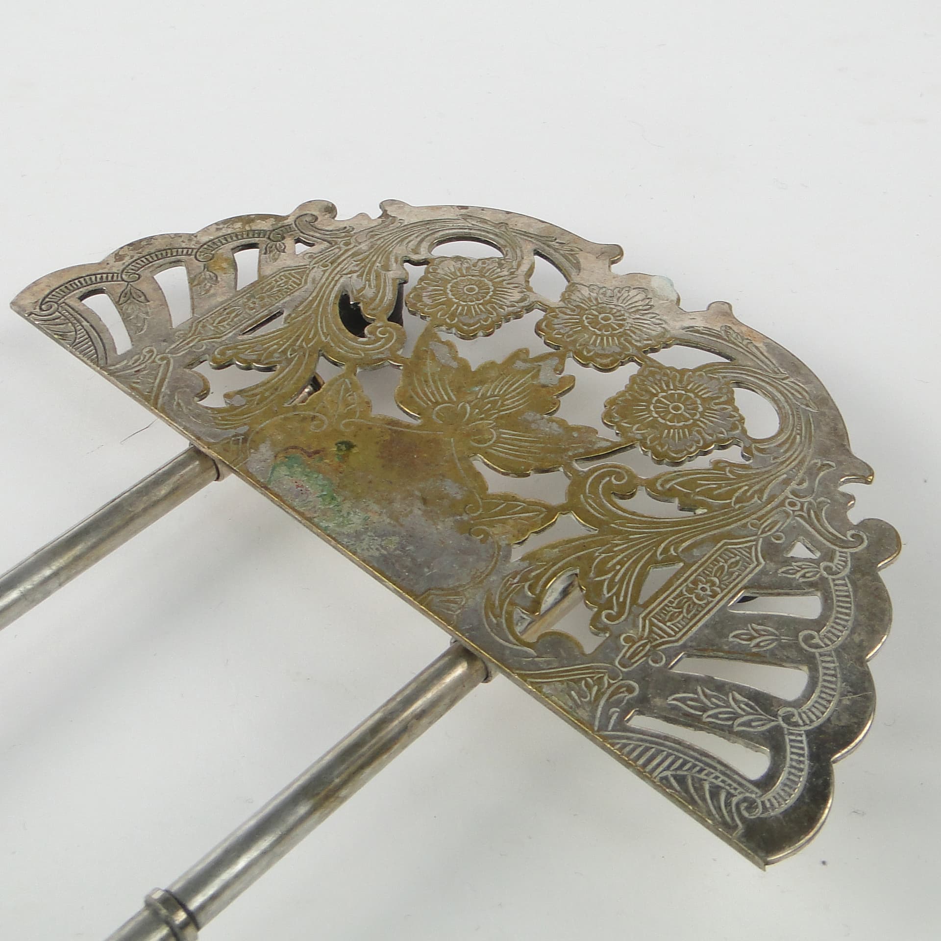 Taca pod gorące naczynia Rococo, mosiądz srebrzony, Dania, lata 60. - 108956