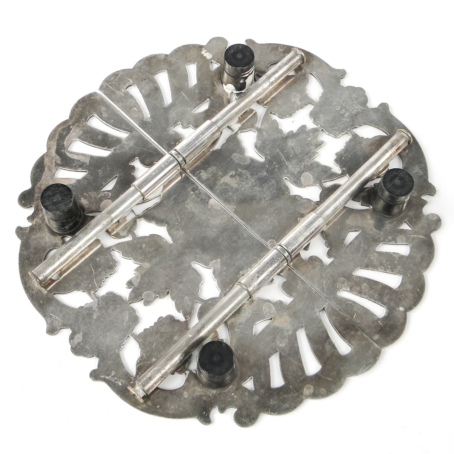 Taca pod gorące naczynia Rococo, mosiądz srebrzony, Dania, lata 60. - 108957