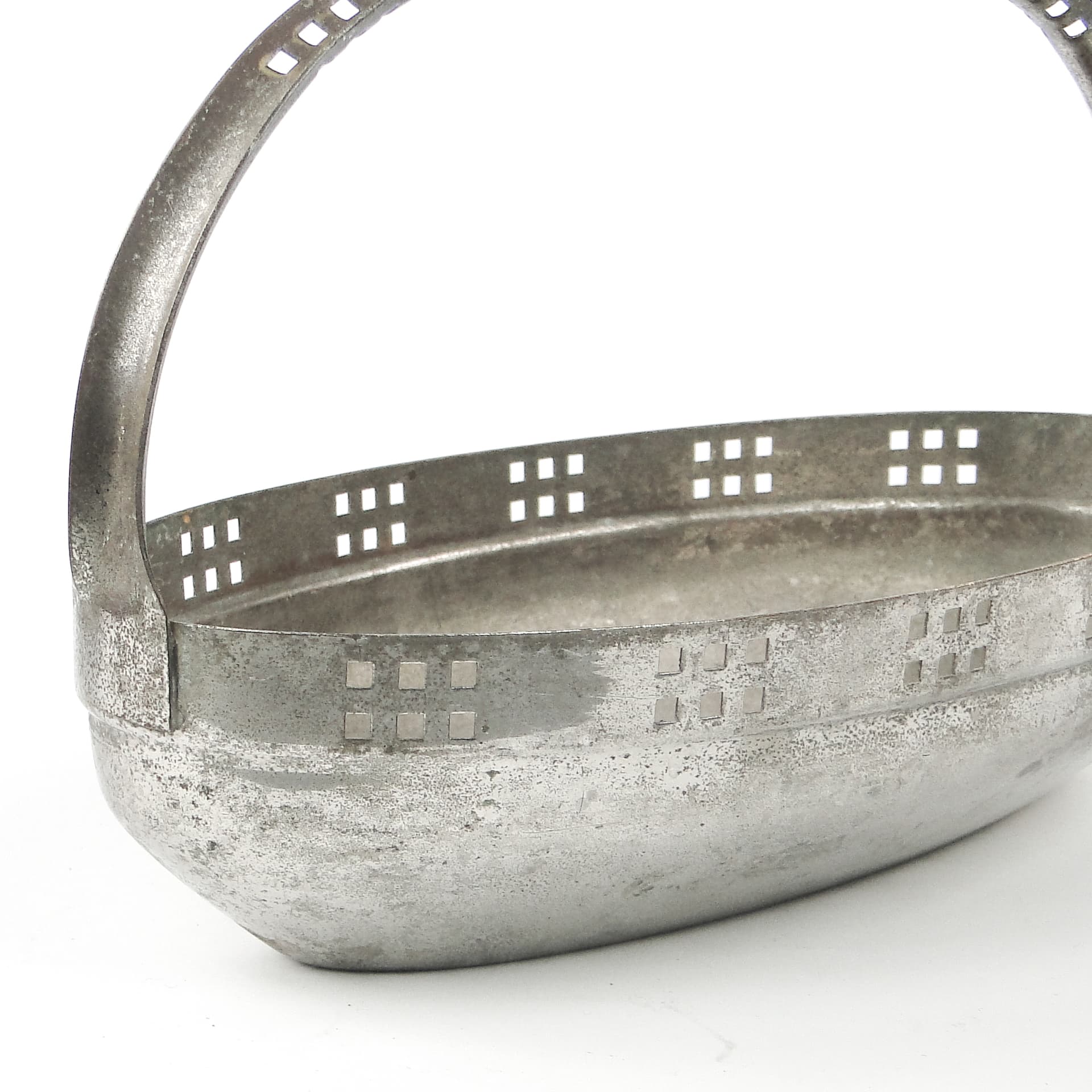 Nut basket, Viennese Secession, silver-plated brass, Austria, early 20th c. - 108987