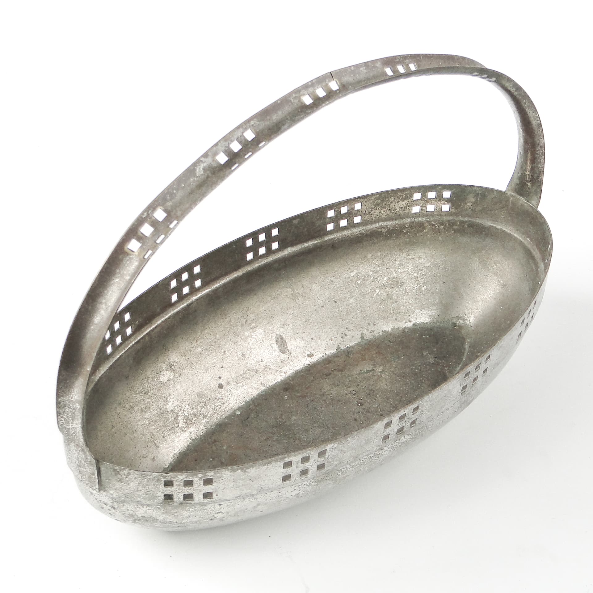 Nut basket, Viennese Secession, silver-plated brass, Austria, early 20th c. - 108986