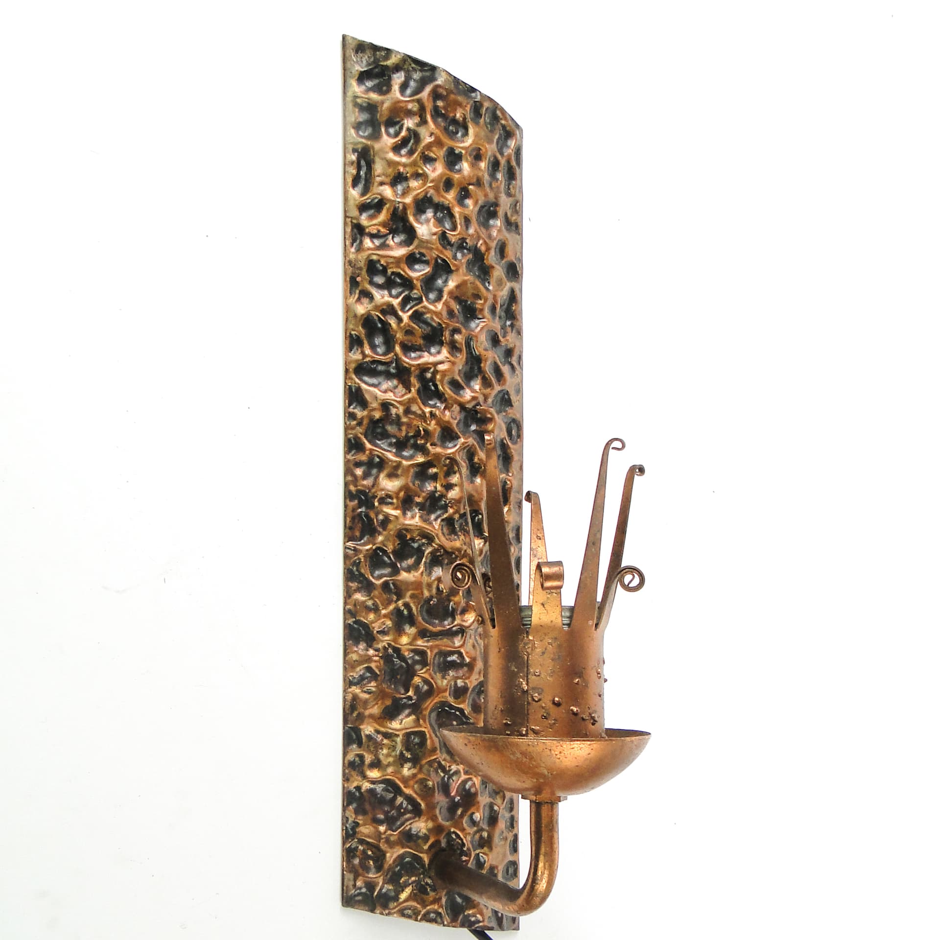 Wall sconce, postmodernism brutalism, hammered copper, Poland, 1970s. - 109096