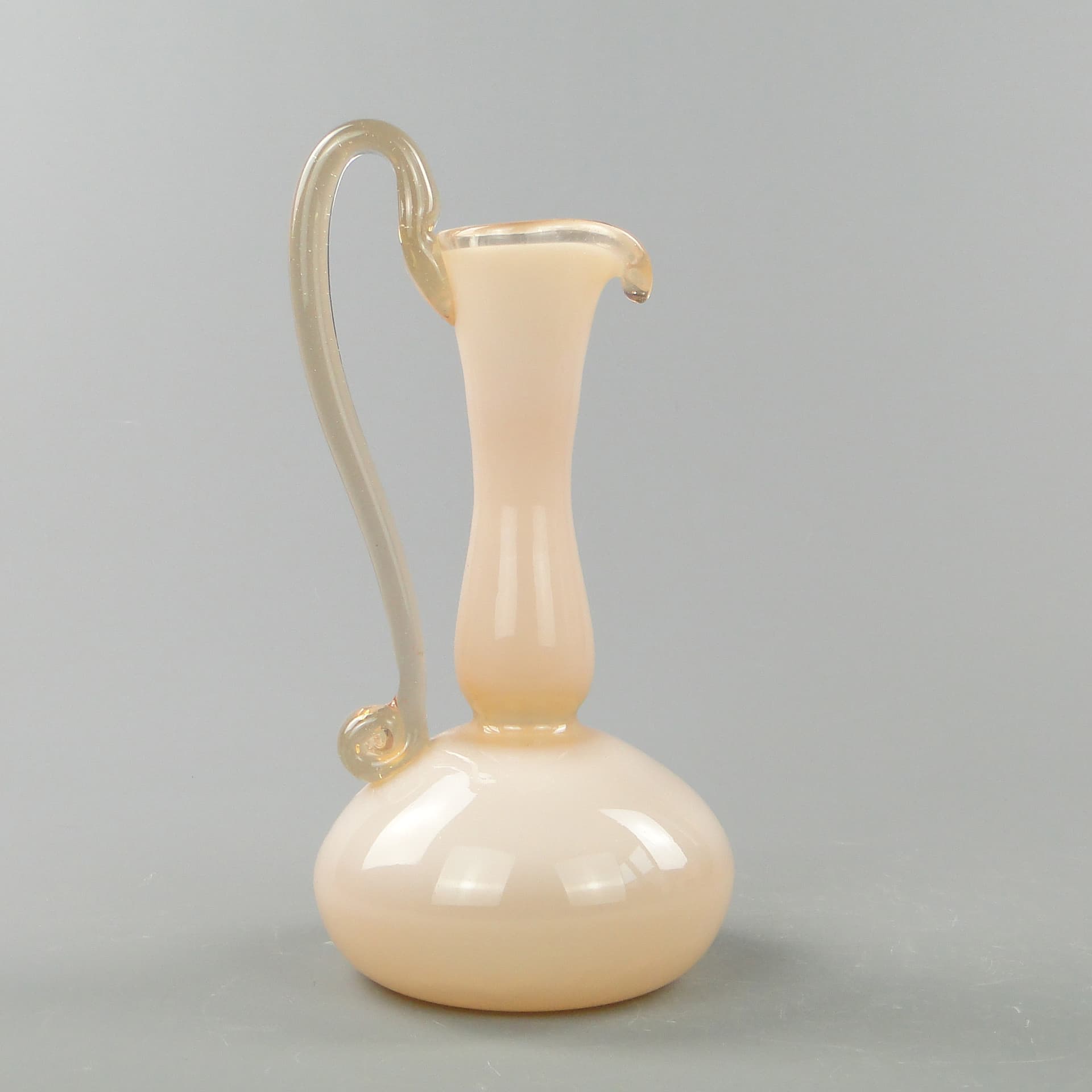 Wazon amfora, szkło Ivory White, proj. J. Słuczan-Orkusz, Polska, lata 70. - 7753