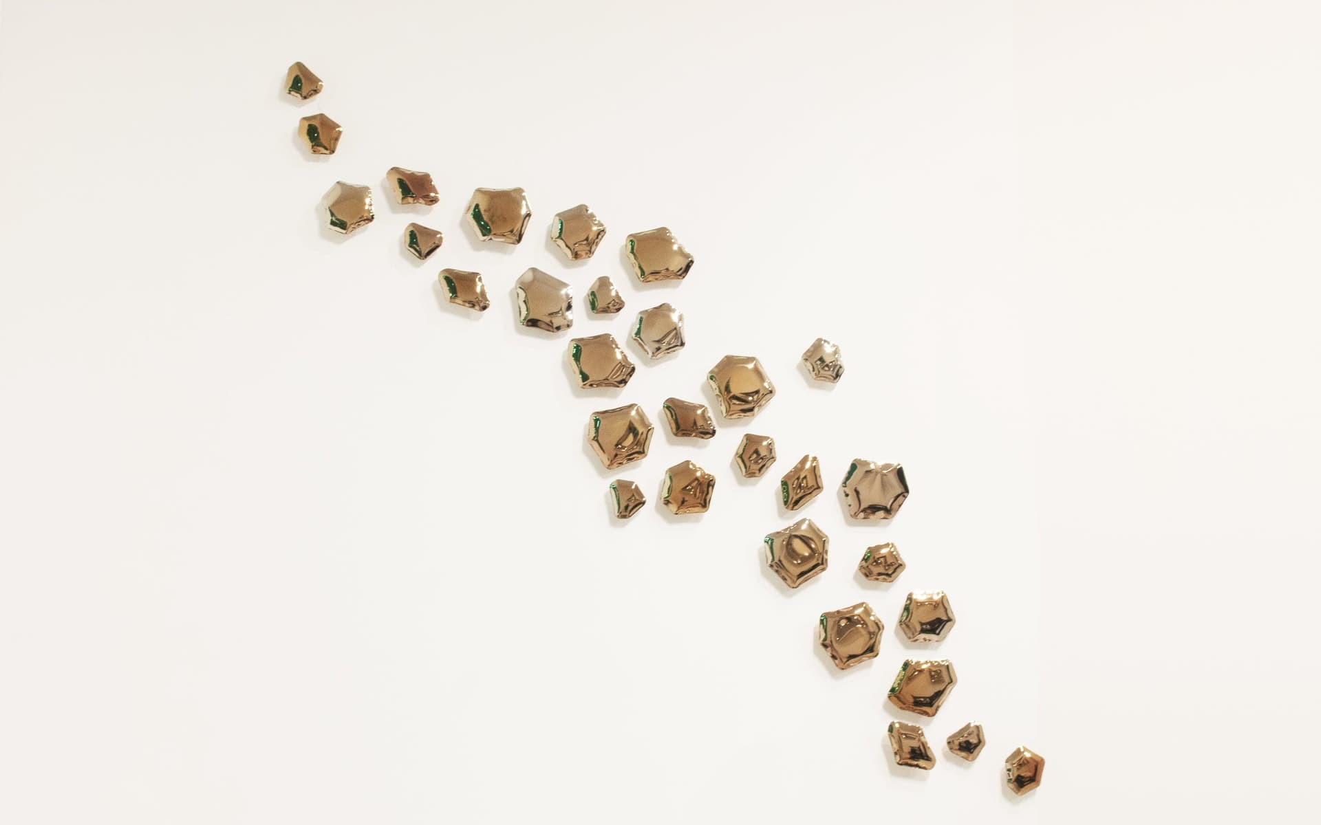 Zestaw dwunastu wieszaków ściennych KAMYKI złoty, Zieta Studio - 119891