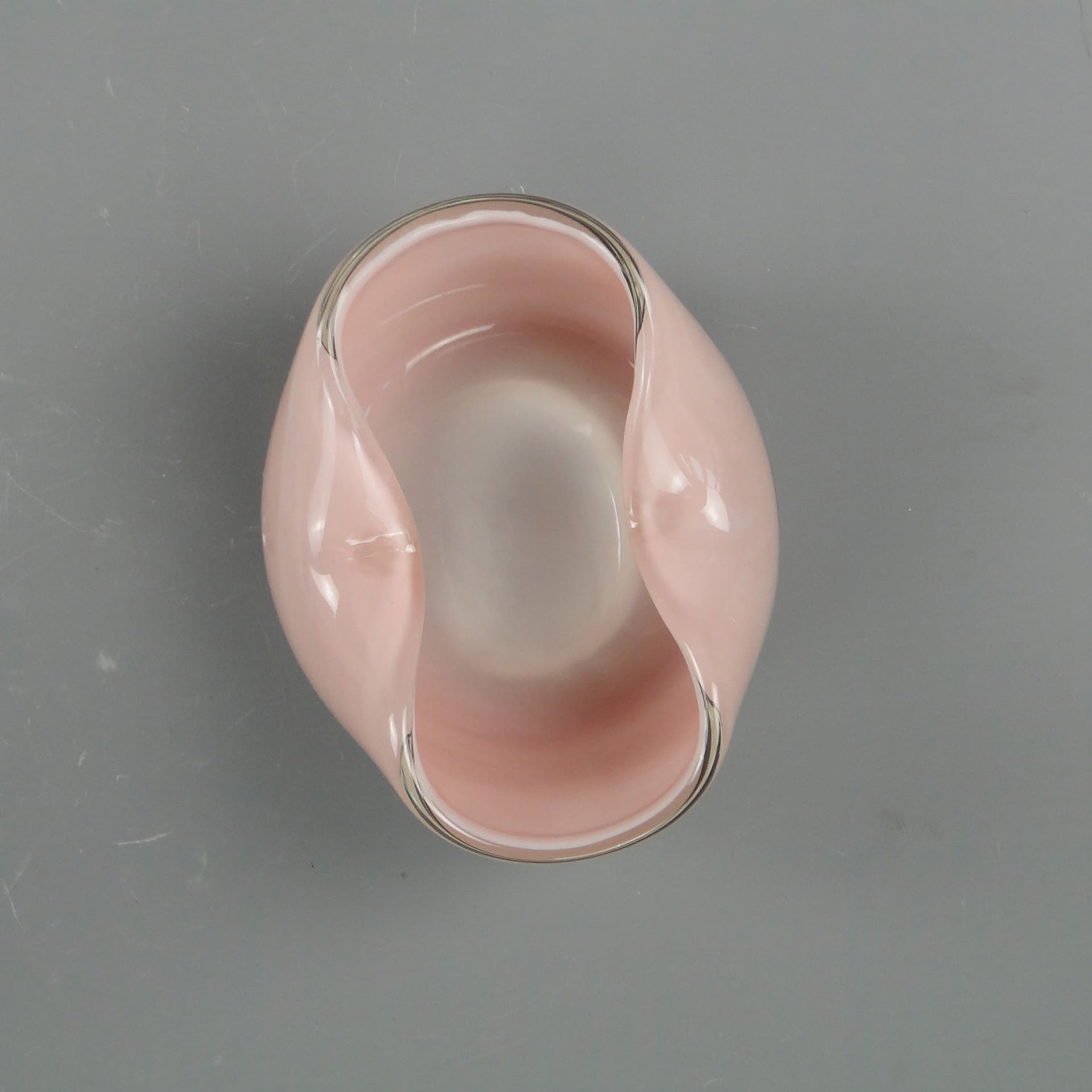 Popielniczka, różowy, szkło, proj. J. Słuczan-Orkusz, Polska, lata 80. - 7759