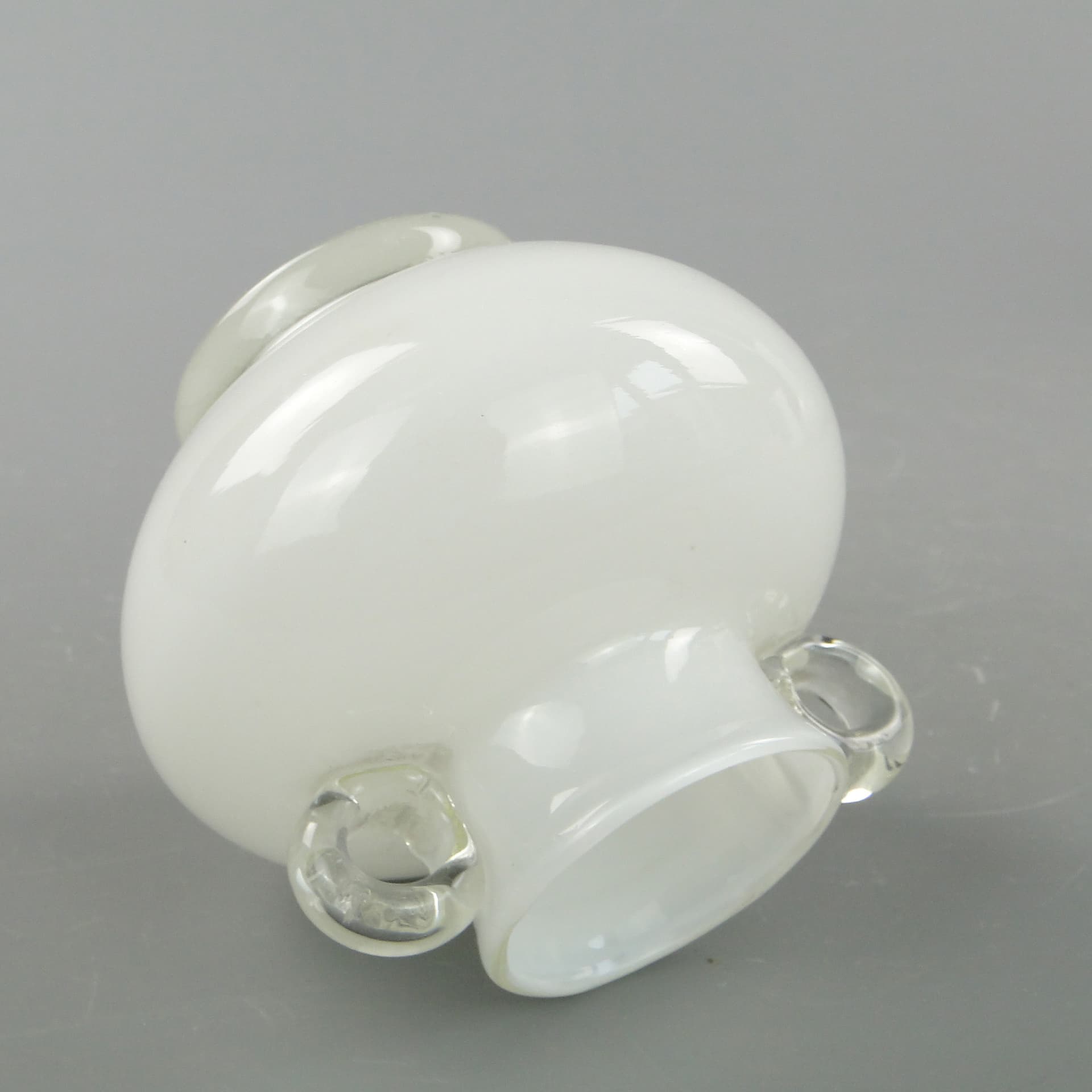 Wazon z uchwytami, szkło biały, proj. J. Słuczan-Orkusz, Polska, lata 80. - 7764