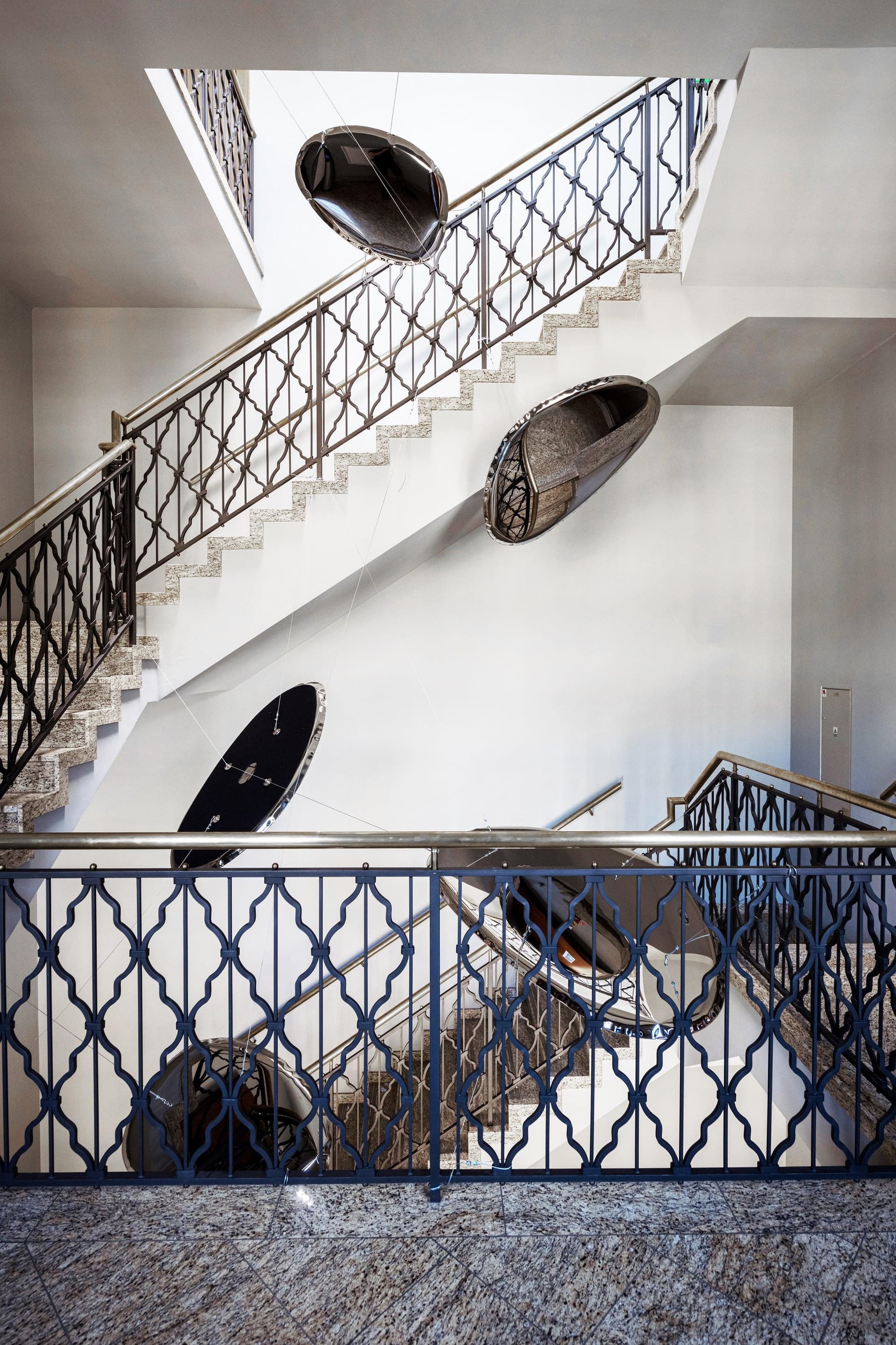 TAFLA O wall mirror, silver, O2, Zieta Studio - 119355