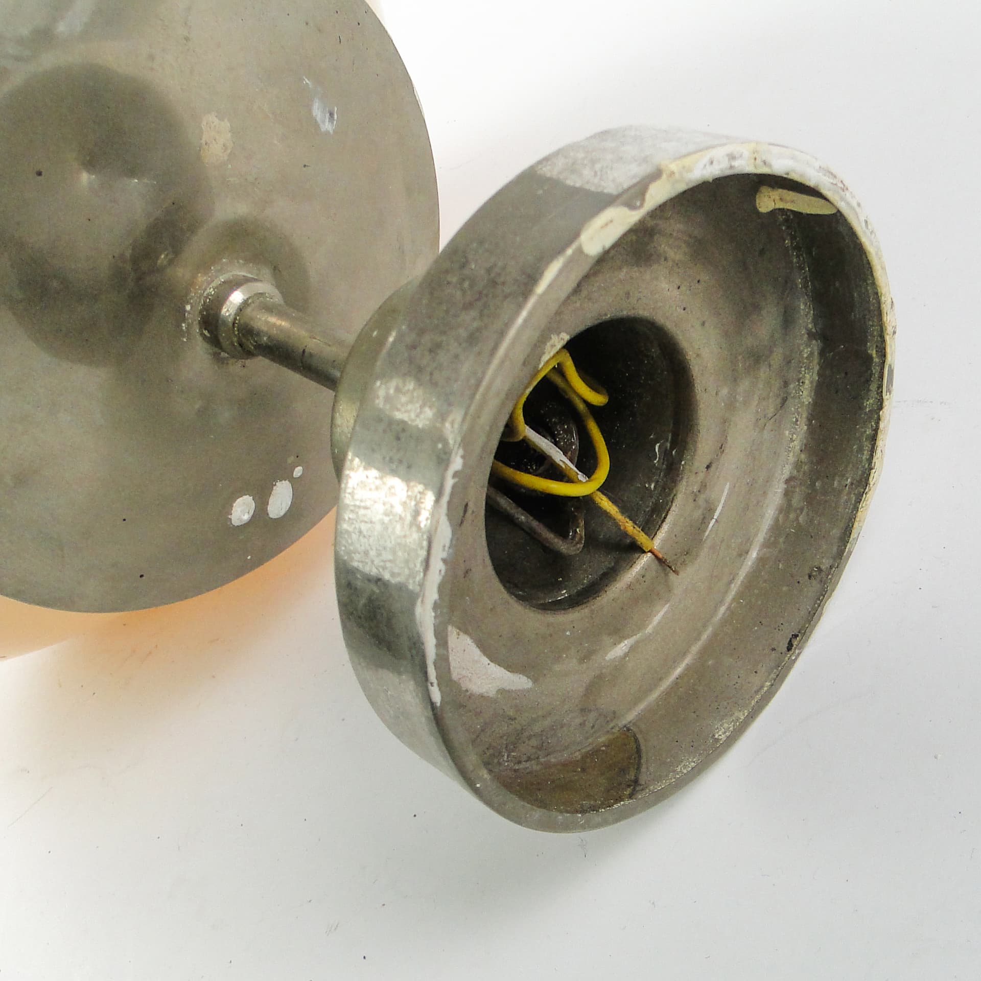 Lampa sufitowa, Art Deco, mosiądz niklowany, szkło beżowe, Austria, lata 30. - 109695