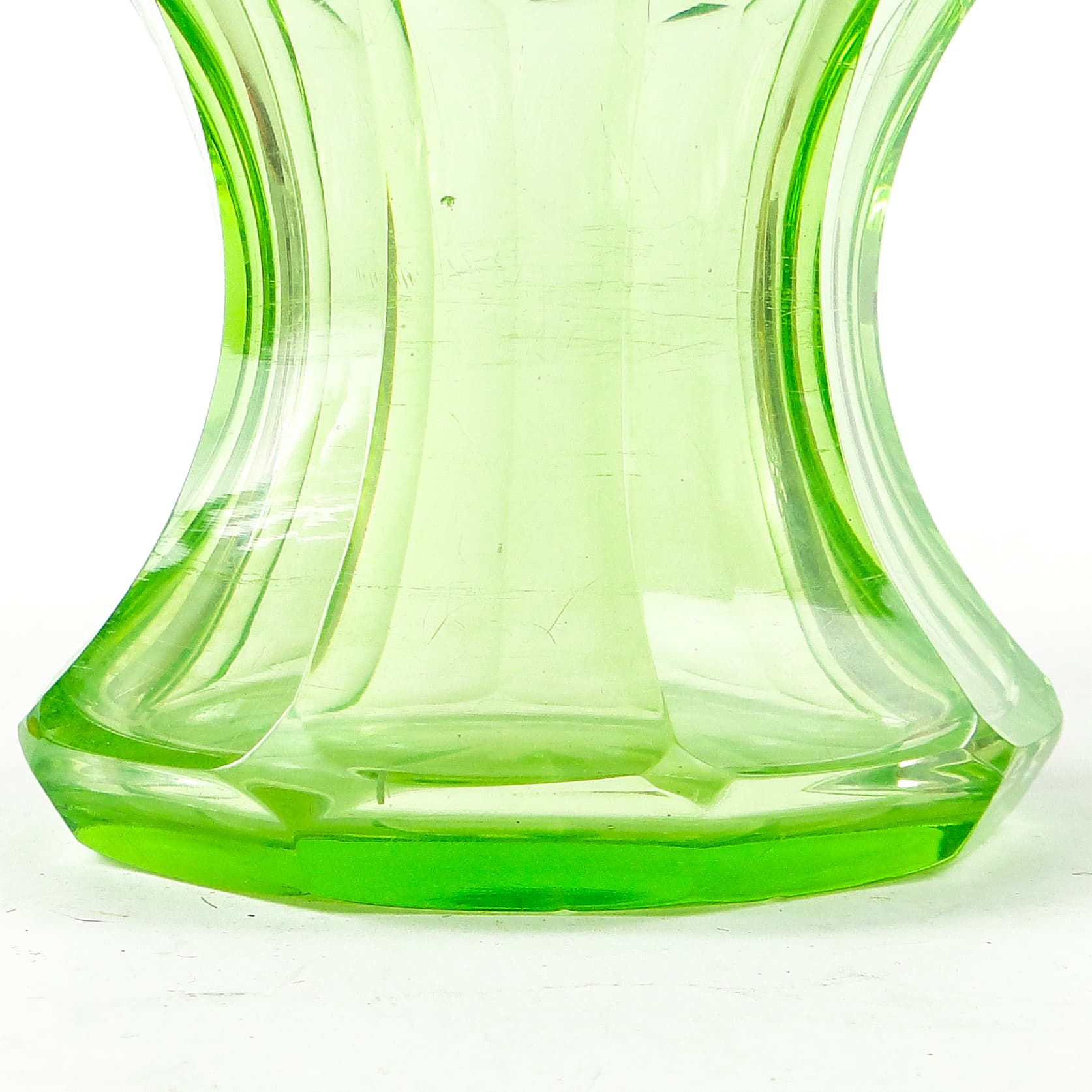 Wazon Art Deco, szkło uranowe, Bohemia, Czechosłowacja, lata 30. - 109990