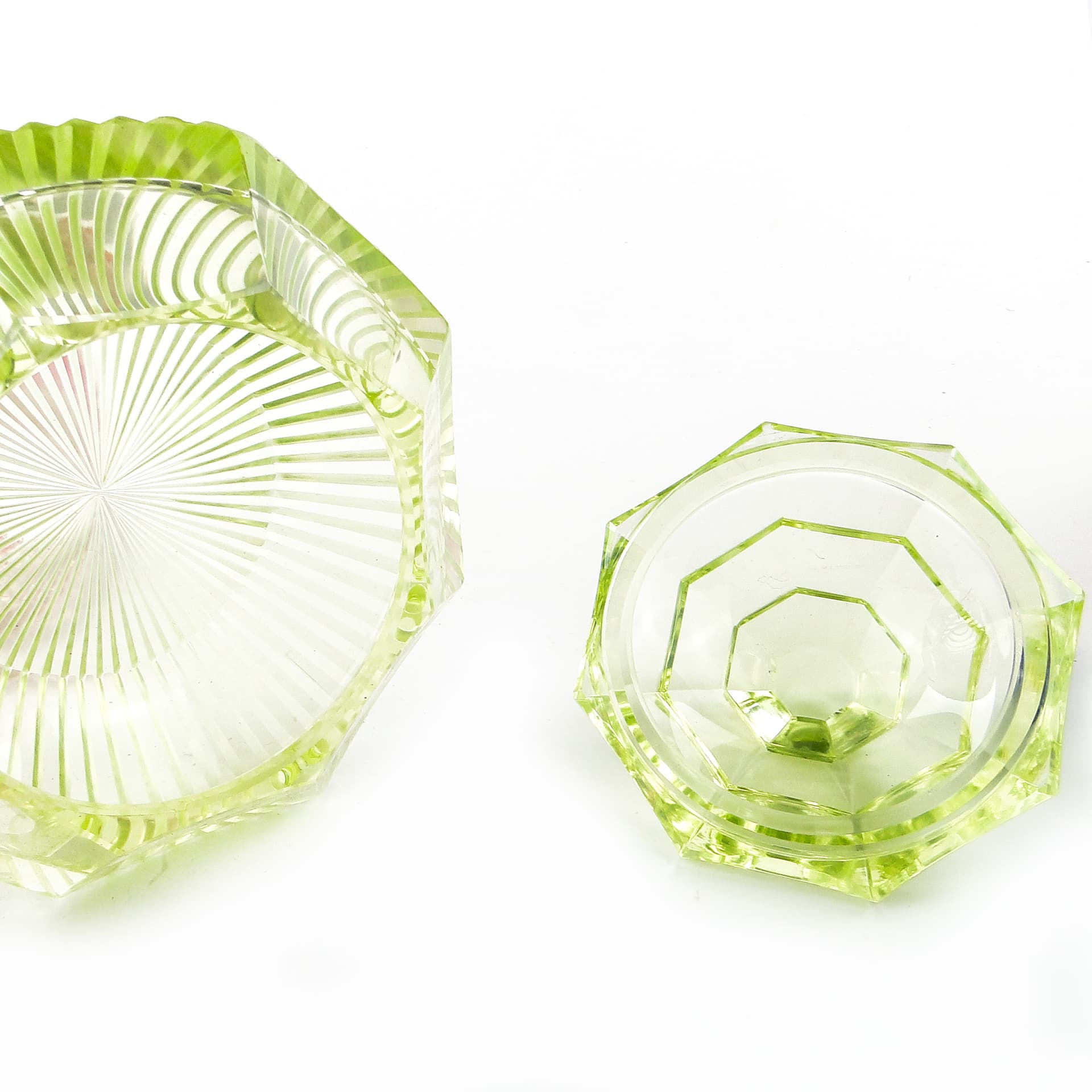 Art Deco bonbonniere, uranium glass, Poland, 1930s. - 110078