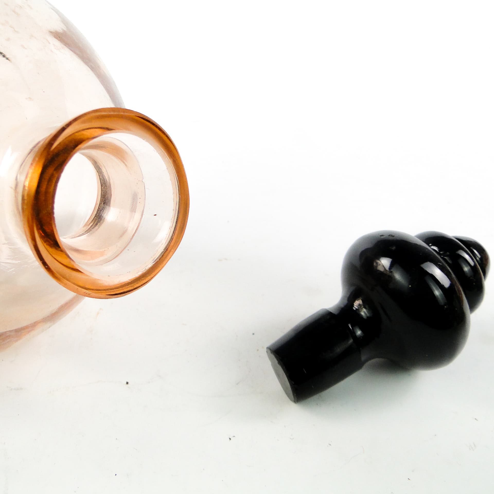 Karafka Art Deco, szkło rozalinowe, szkło hialitowe, Huta Hortensja, Polska, lata 30. - 110139