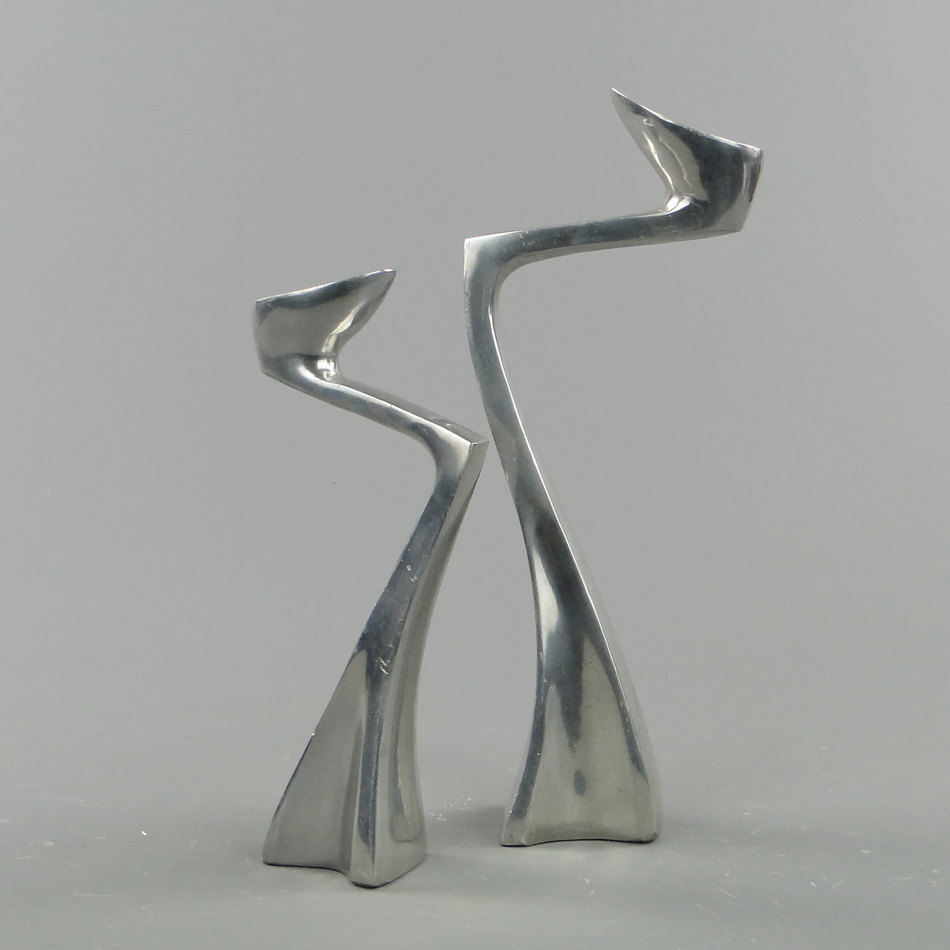 Para świeczników Arclumis, aluminium srebrny, proj. M. Hilton, Wielka Brytania, lata 80. - 7996