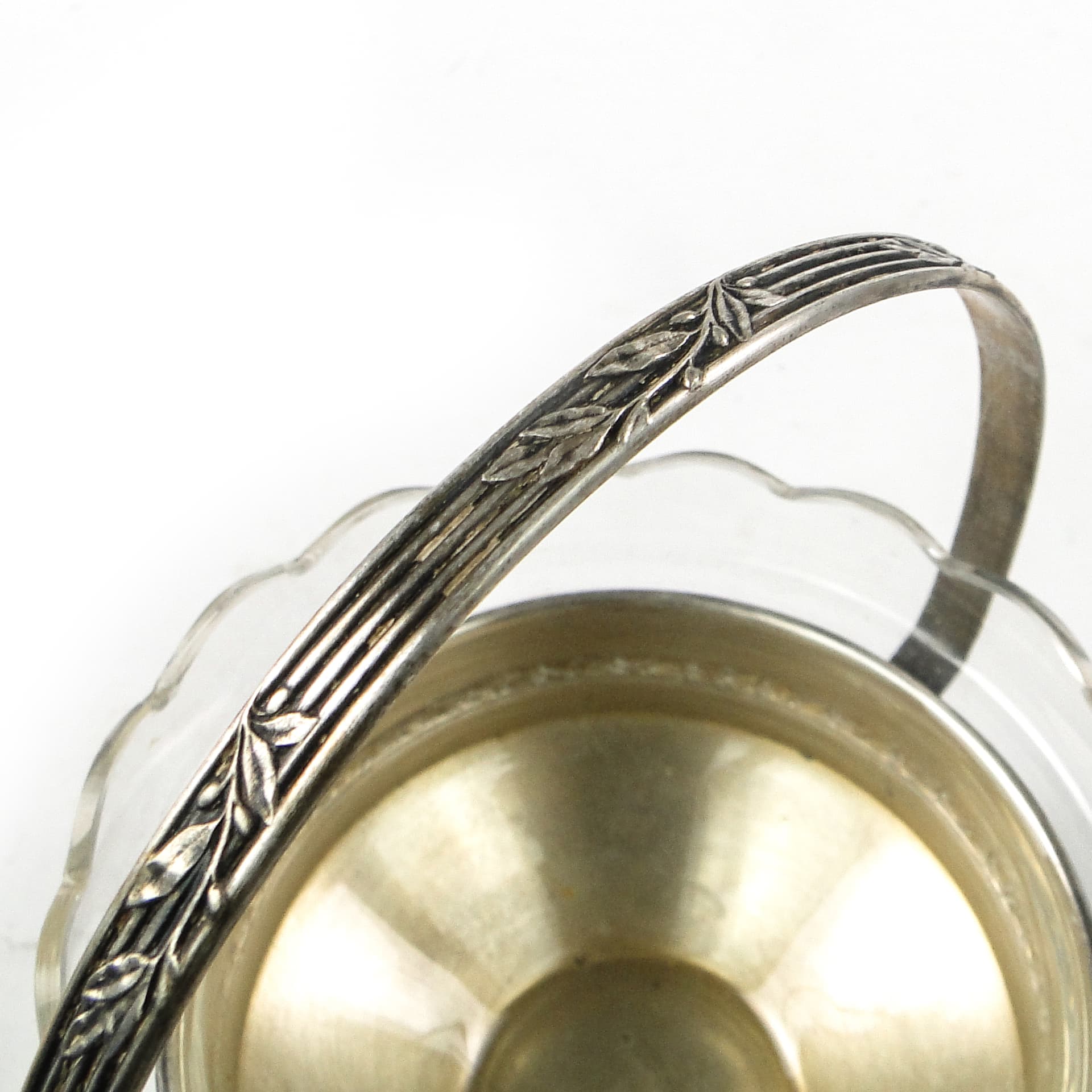 Cukiernica koszyczkowa Eklektyzm, mosiądz srebrzony, kryształ, Polska, lata 30. - 111374