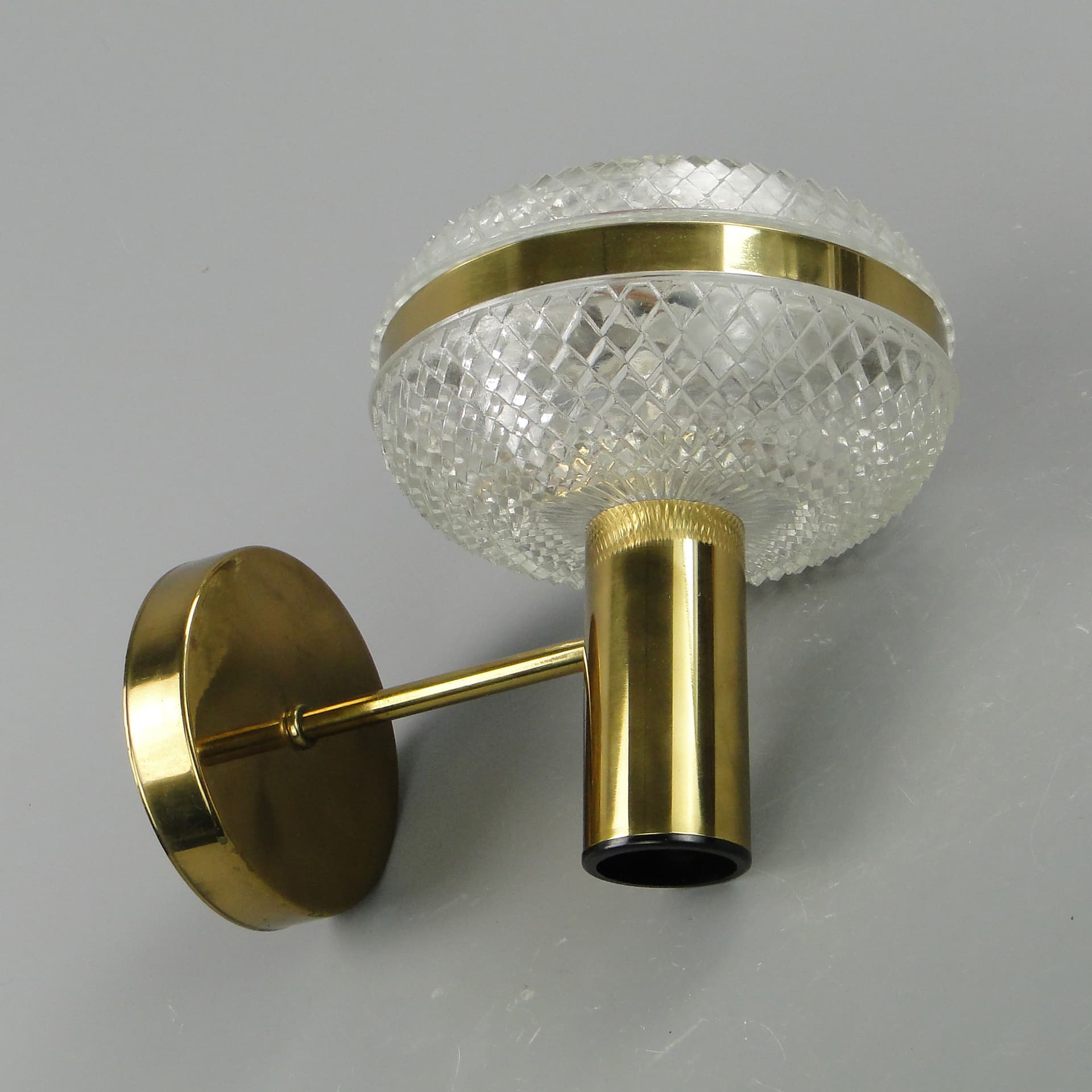 Kinkiet, mosiądz złoty, szkło transparentne, Polam, Polska, lata 60. - 8012