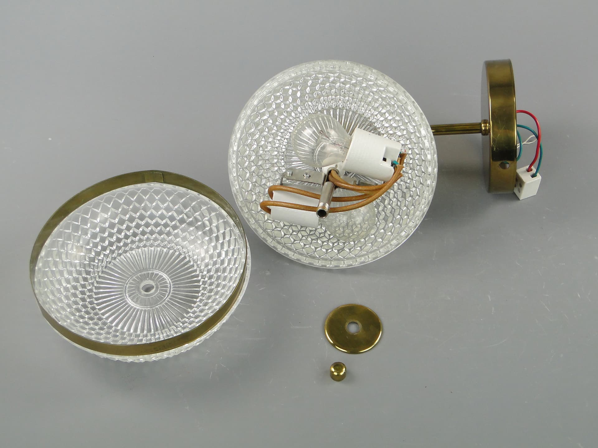 Kinkiet, mosiądz złoty, szkło transparentne, Polam, Polska, lata 60. - 8016