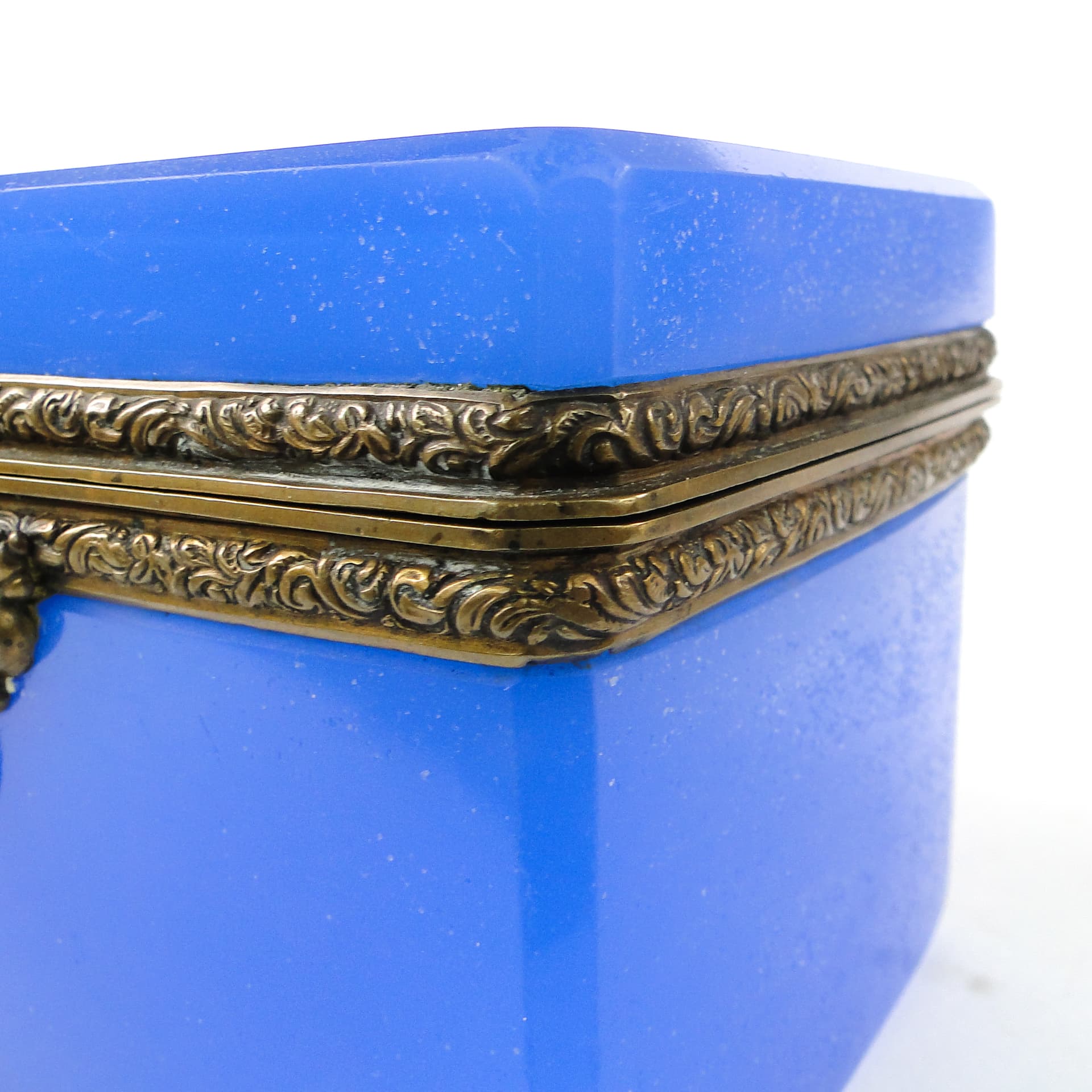 Szkatuła na kosztowności Biedermeier, szkło kobaltowe, mosiądz złocony, Czechosłowacja, XIX w. - 111468