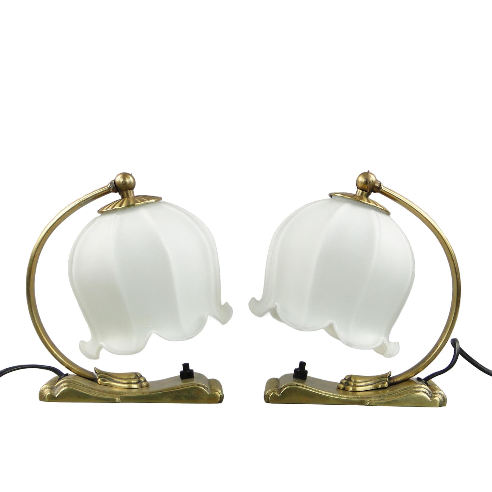 Para lamp stołowych Art déco, mosiądz złoty, szkło białe, Polska, lata 20.