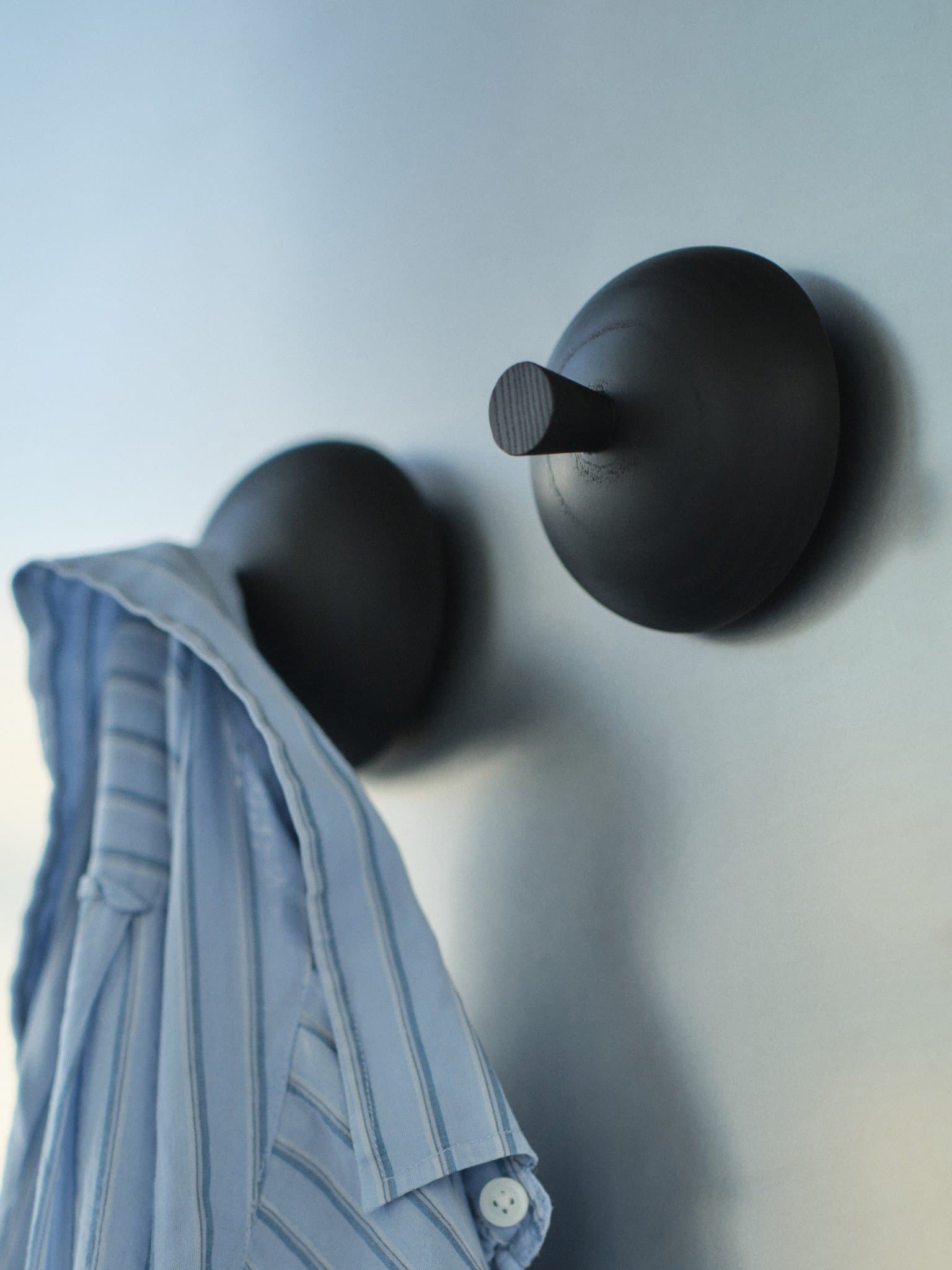 Zestaw dwóch haków ściennych Buste, czarny, proj. Maria Jeglińska-Adamczewska, GestGest - 123900