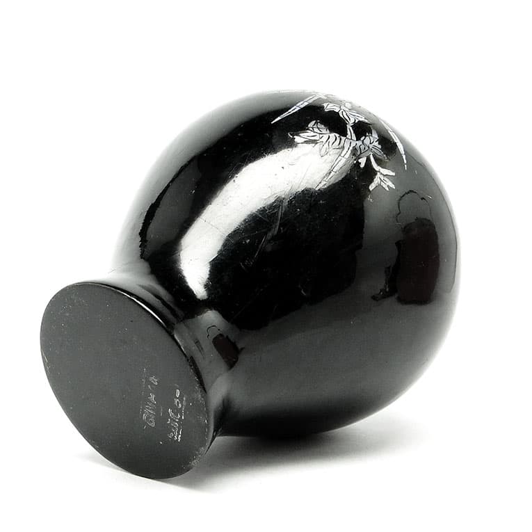 Wazon Minimalizm, lakier czarny, aplikacja z macicy perłowej, Japonia, lata 50. - 112470