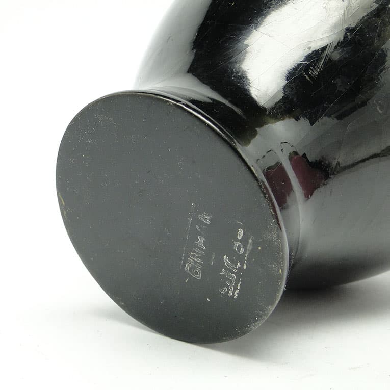 Wazon Minimalizm, lakier czarny, aplikacja z macicy perłowej, Japonia, lata 50. - 112471