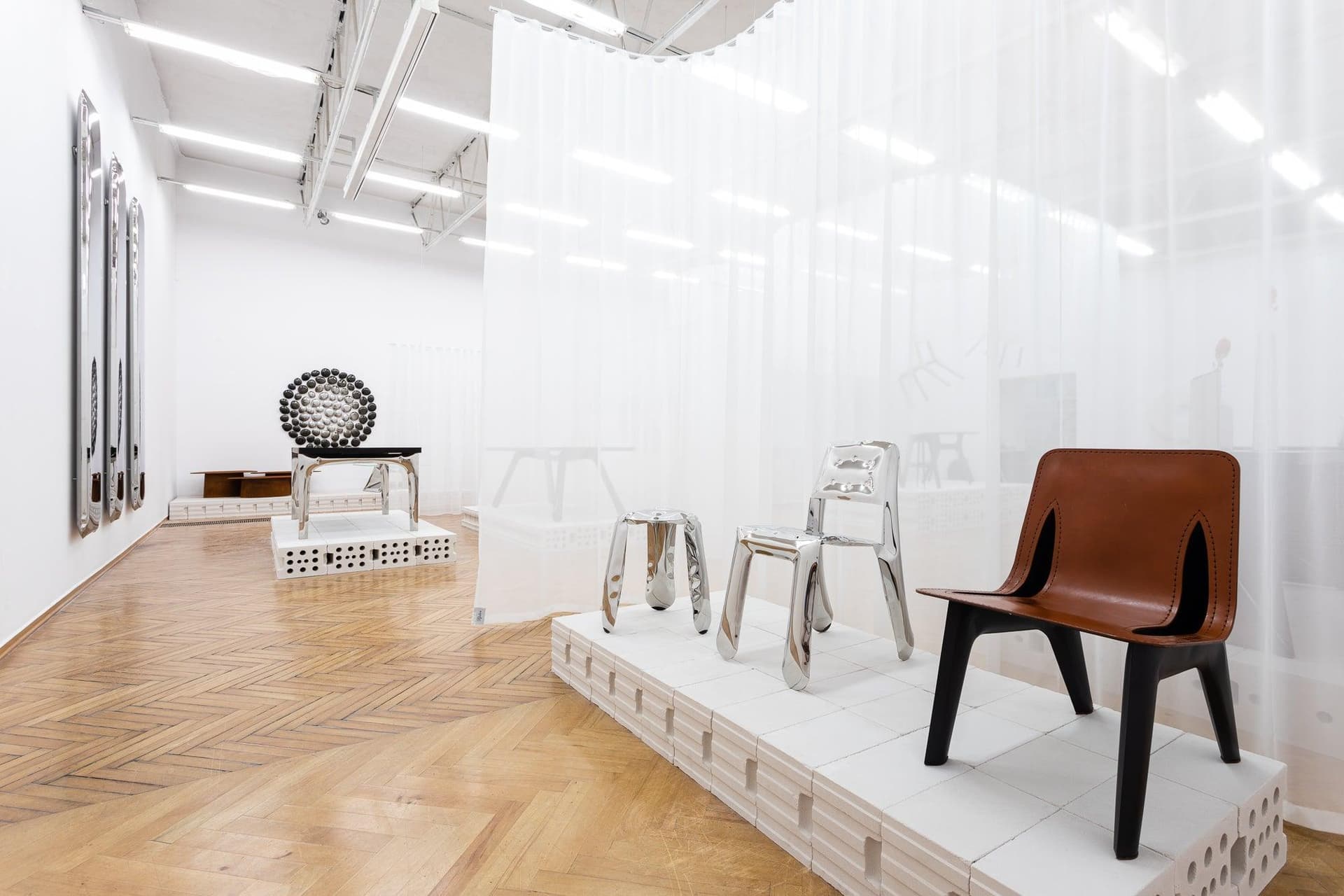 Krzesło J-CHAIR skóra koniakowa, szary, aluminium, Zieta Studio - 116787