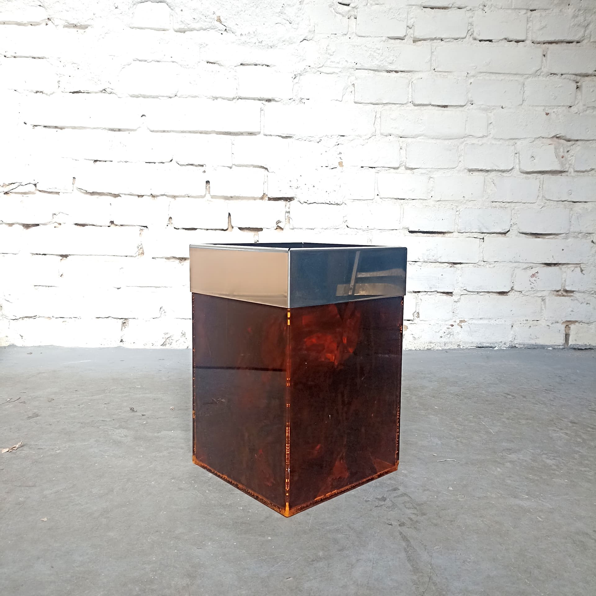 Pojemnik, skorupa żółwia, akryl brązowy, Włochy, lata 70. - 112990