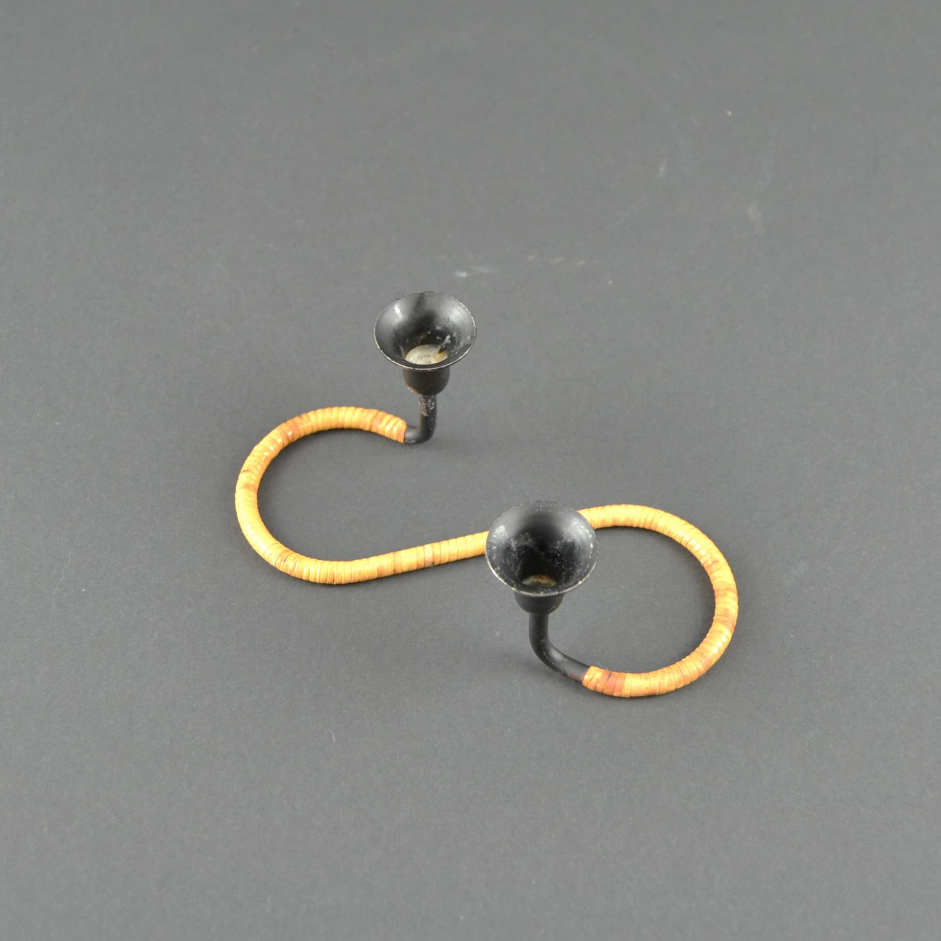 Świecznik, czarny metal, Dania, lata 60. - 977