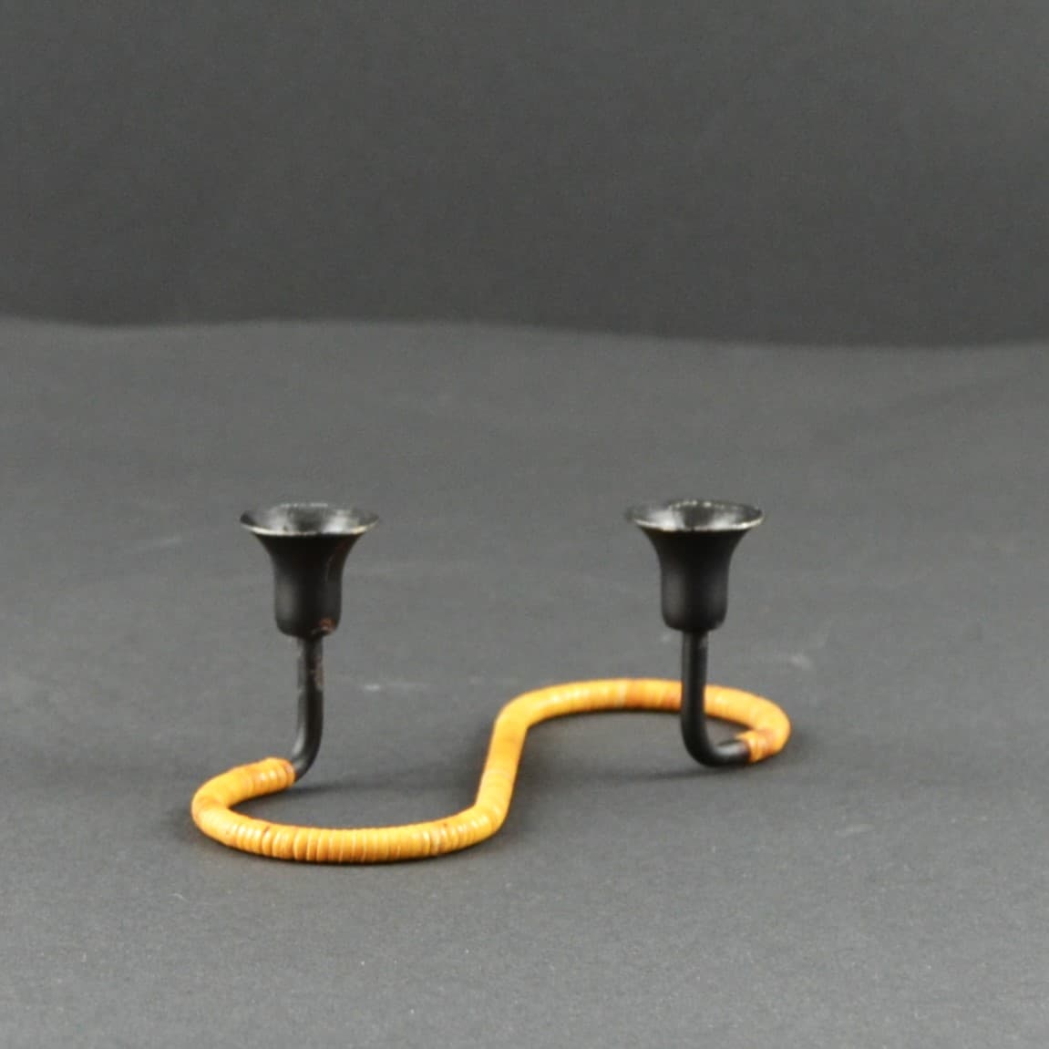 Świecznik, czarny metal, Dania, lata 60. - 975