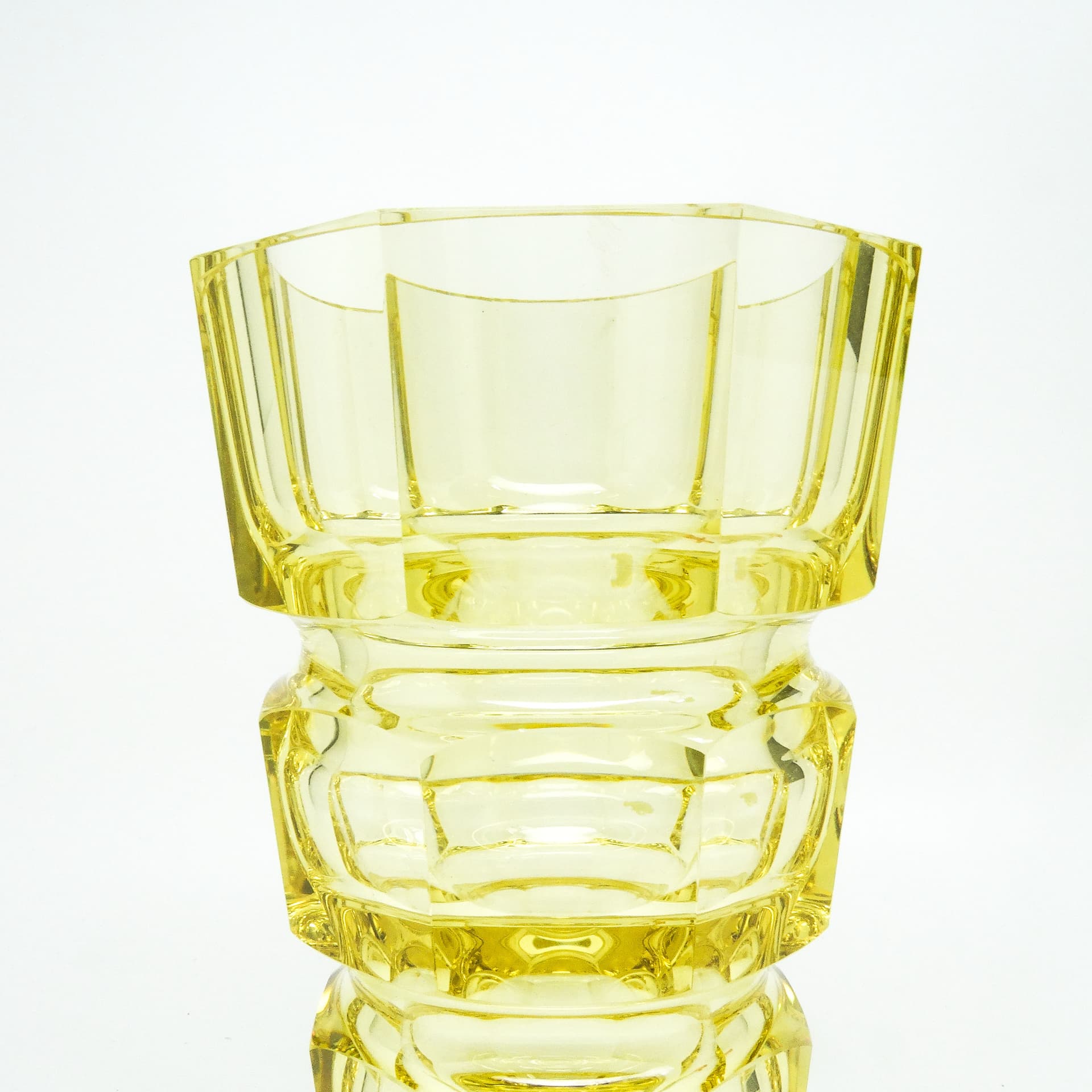 Wazon Art Deco, kryształ żółty, proj. J. Hoffmann, Czechosłowacja, lata 30. - 114972