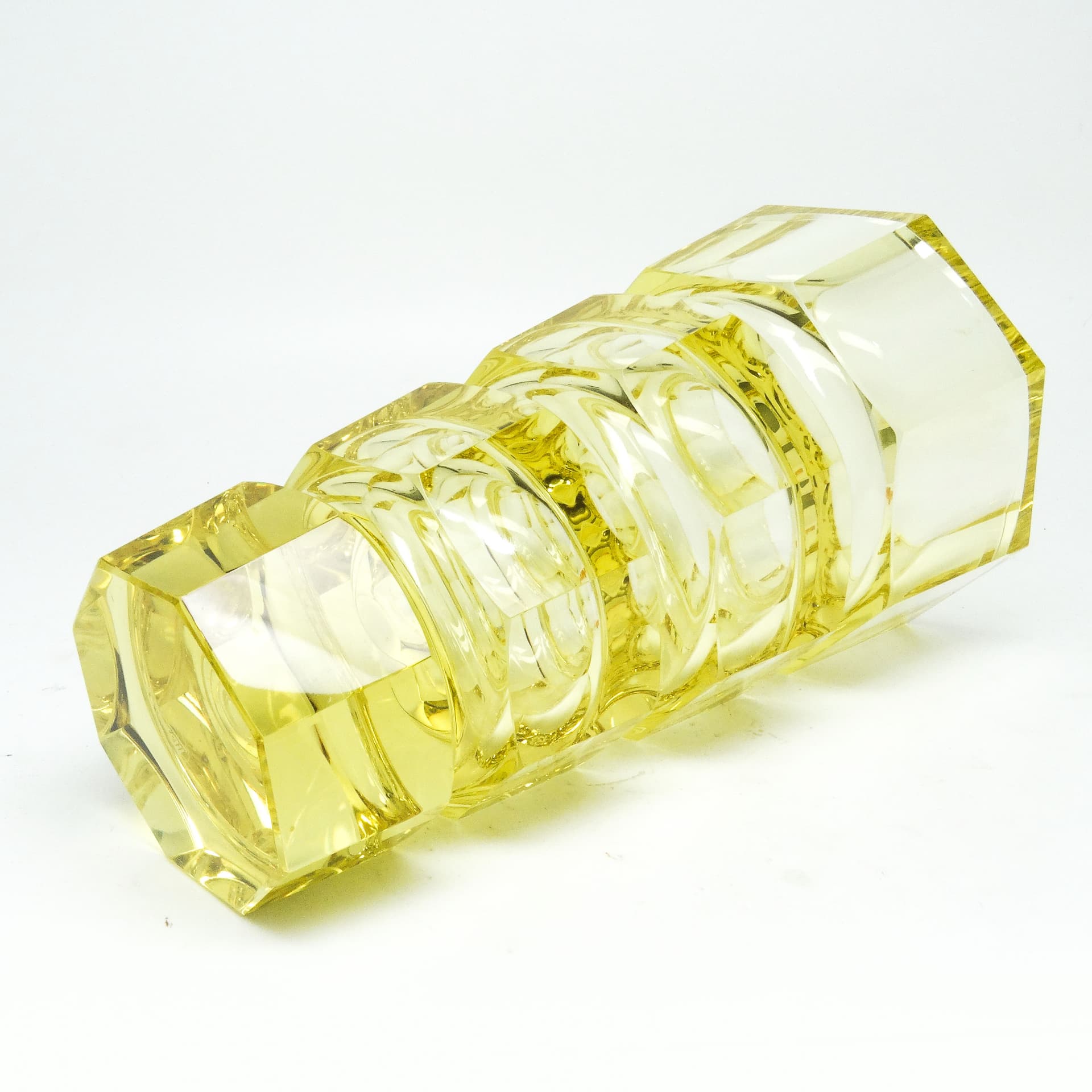 Wazon Art Deco, kryształ żółty, proj. J. Hoffmann, Czechosłowacja, lata 30. - 114974