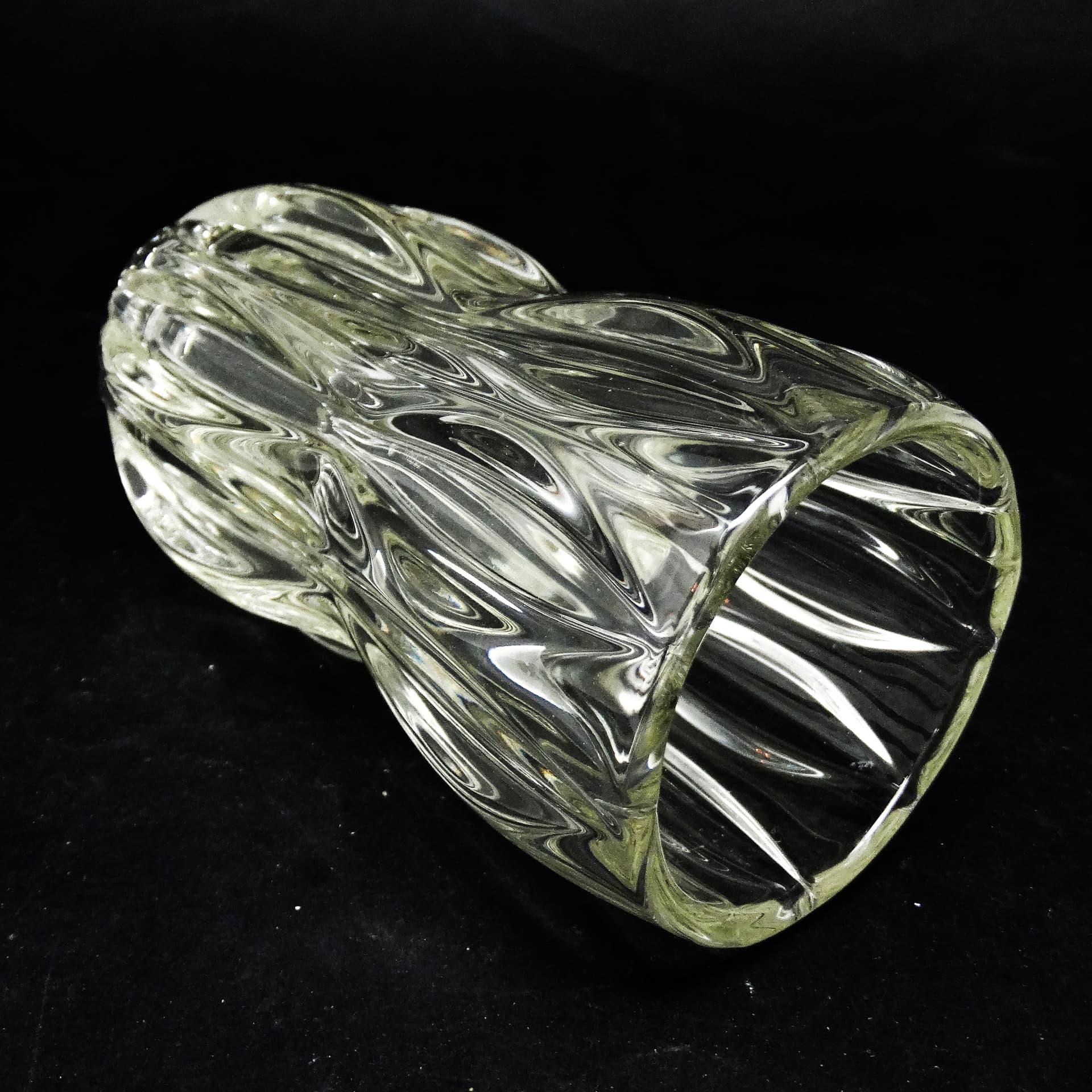 Wazon, art déco, szkło fioletowe, proj. R. Schrotter, Huta Szkła Inwald, Czechosłowacja, lata 30. - 115285