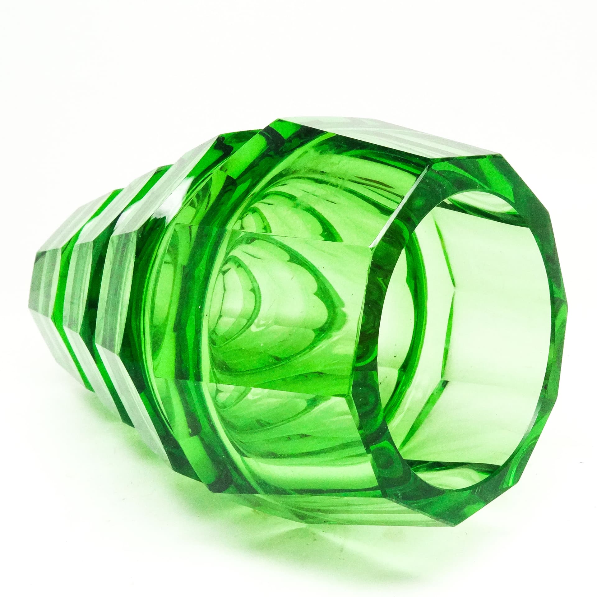 Wazon Art Deco, kryształ zielony, proj. J. Hoffmann, Czechosłowacja, lata 30. - 115546