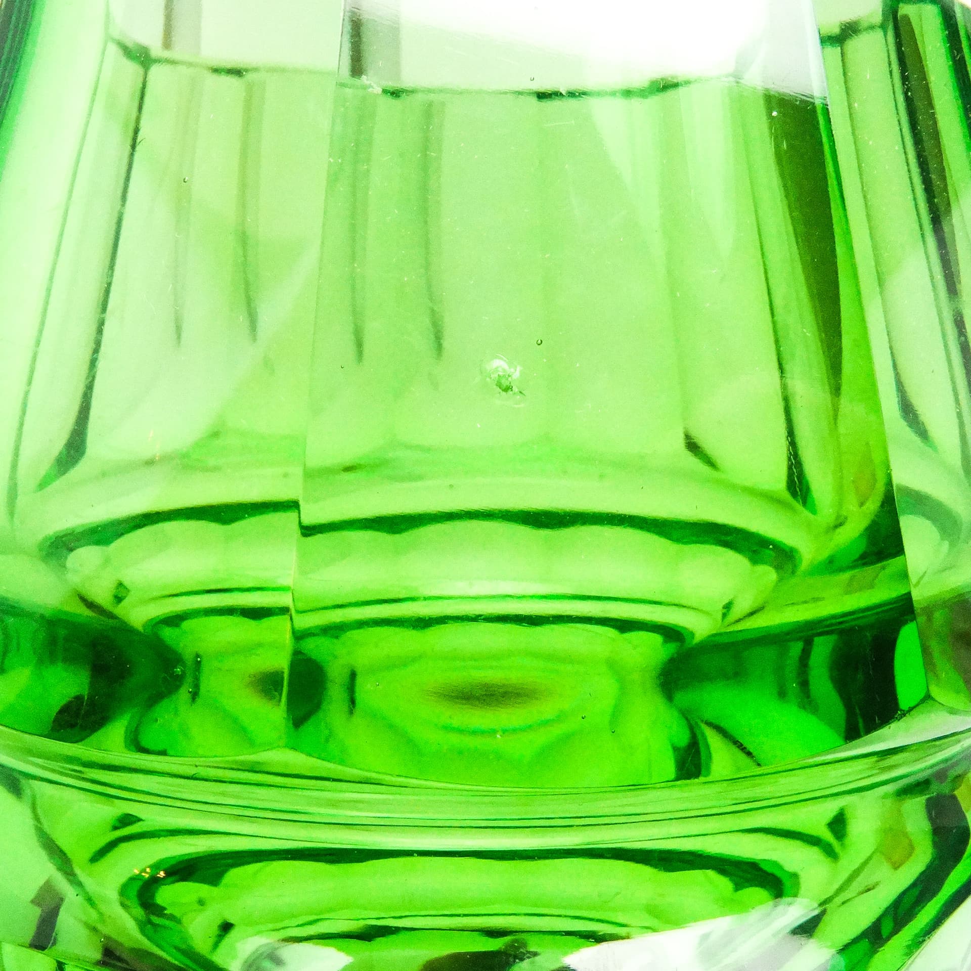 Wazon Art Deco, kryształ zielony, proj. J. Hoffmann, Czechosłowacja, lata 30. - 115548