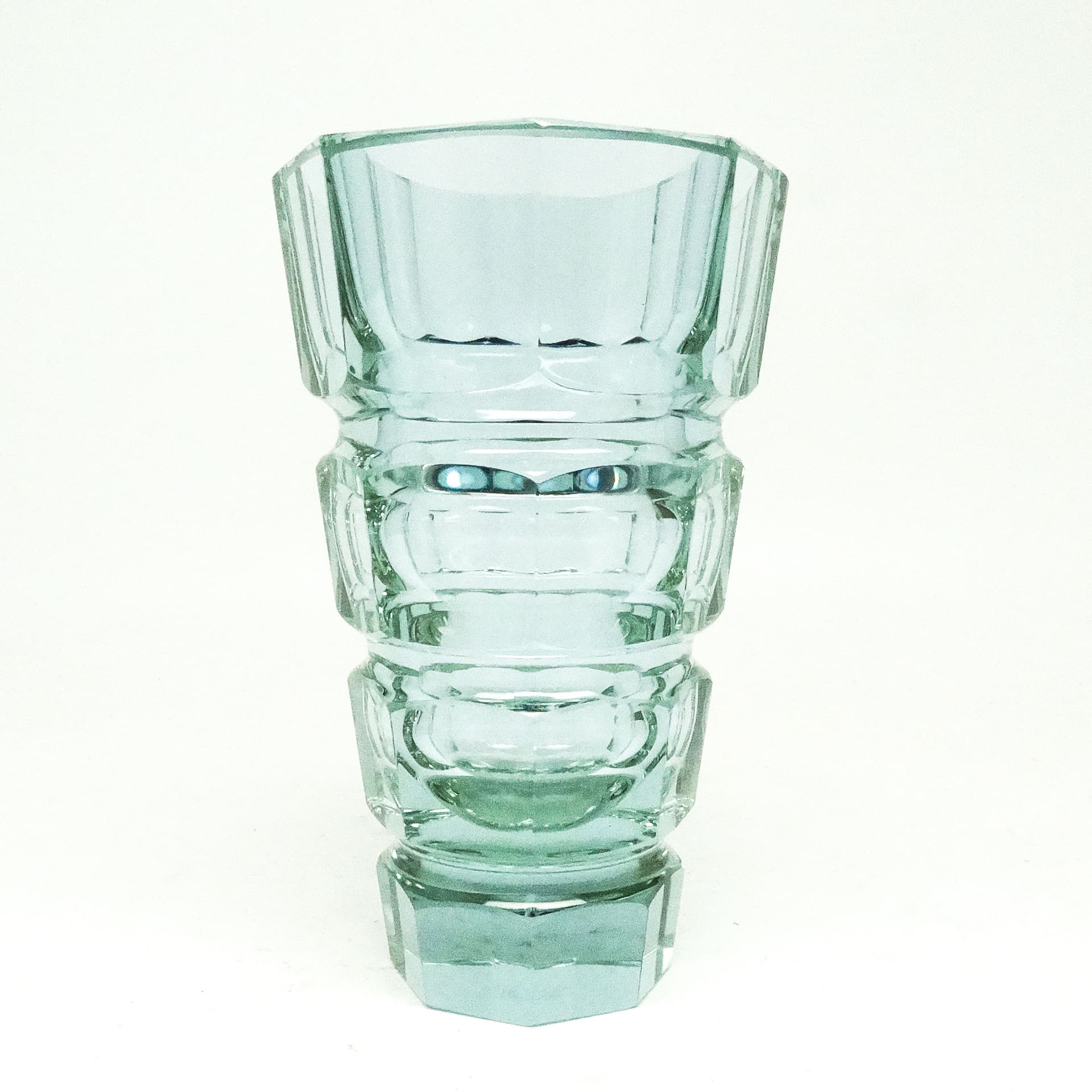 Wazon Art Deco, szkło aleksandrytowe, proj. J. Hoffmann, Moser, Czechosłowacja, lata 30. - 115737