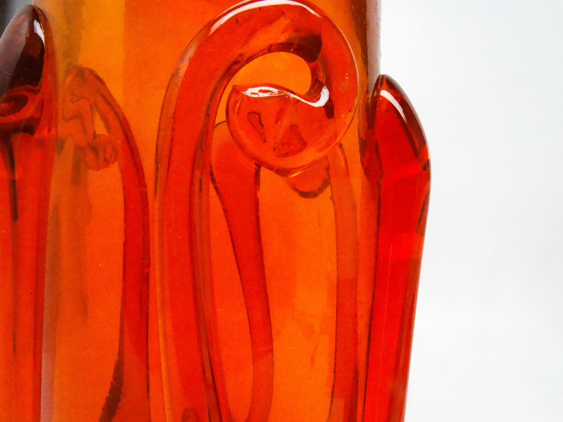 Wazon Postmodernizm, szkło pomarańcz, proj. J. Słuczan-Orkusz, Polska, lata 70. - 116118