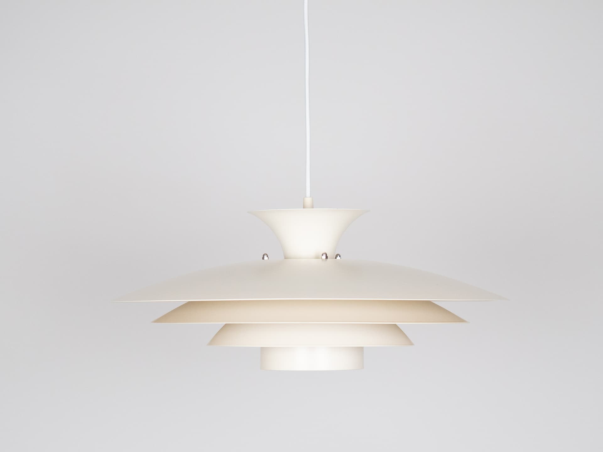 Biała aluminiowa lampa wisząca Top Lamper, Dania, lata 80. - 122782