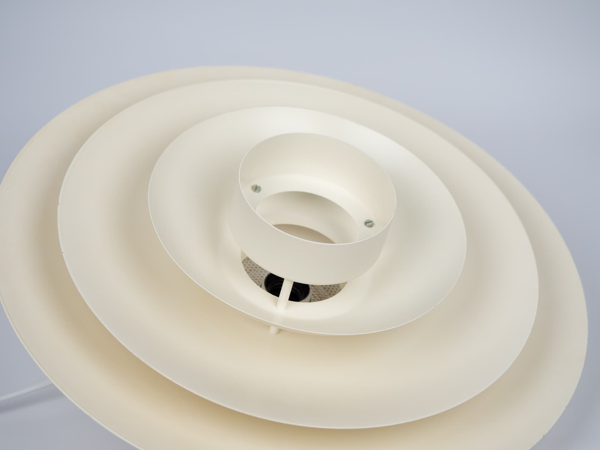 Biała aluminiowa lampa wisząca Top Lamper, Dania, lata 80. - 122788