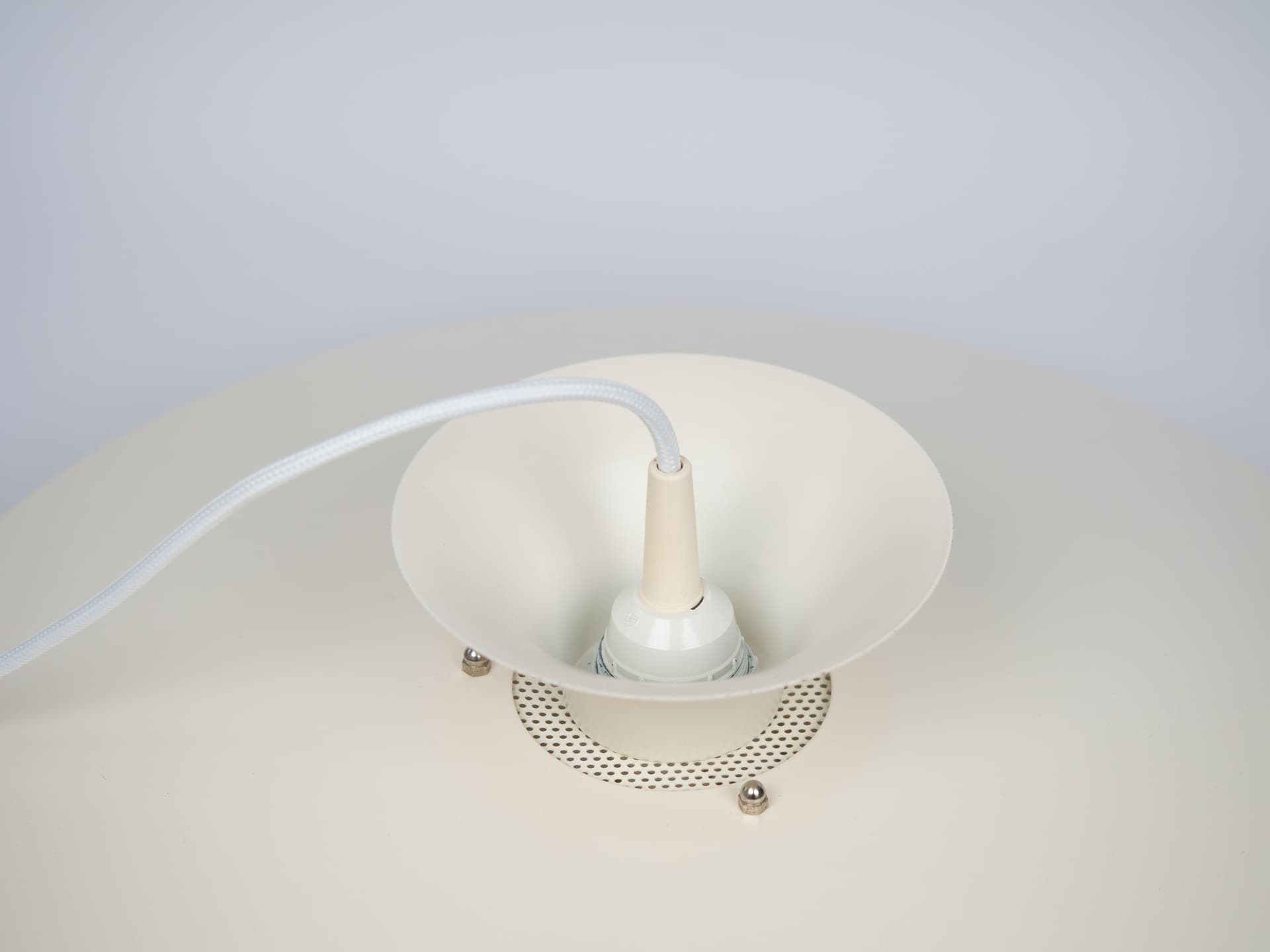 Biała aluminiowa lampa wisząca Top Lamper, Dania, lata 80. - 122787