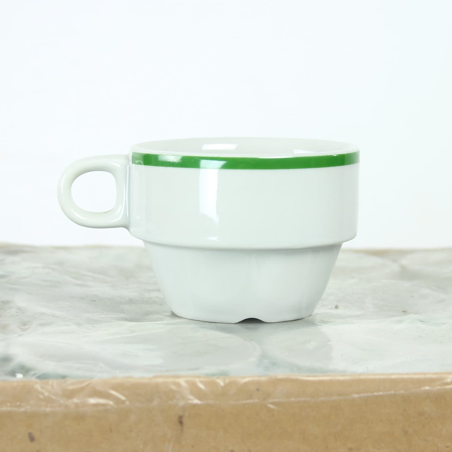 Zestaw filiżanek, biały z zielonym rantem, porcelana, Lubiana, Polska, lata 60. - 123777