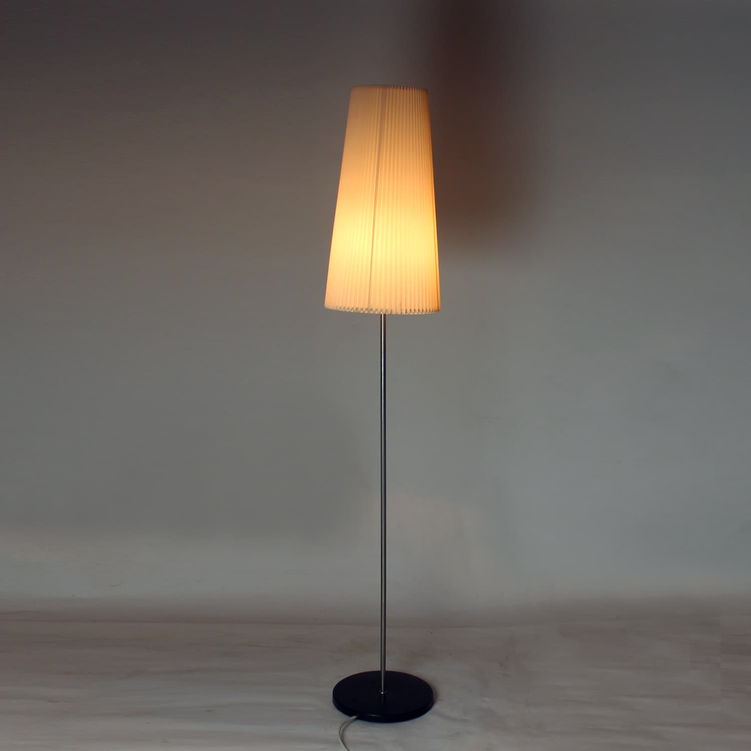 Floor lamp, cream plastic, black metal, VEB Wohnraumleuchten, Germany, 1970s. - 123835