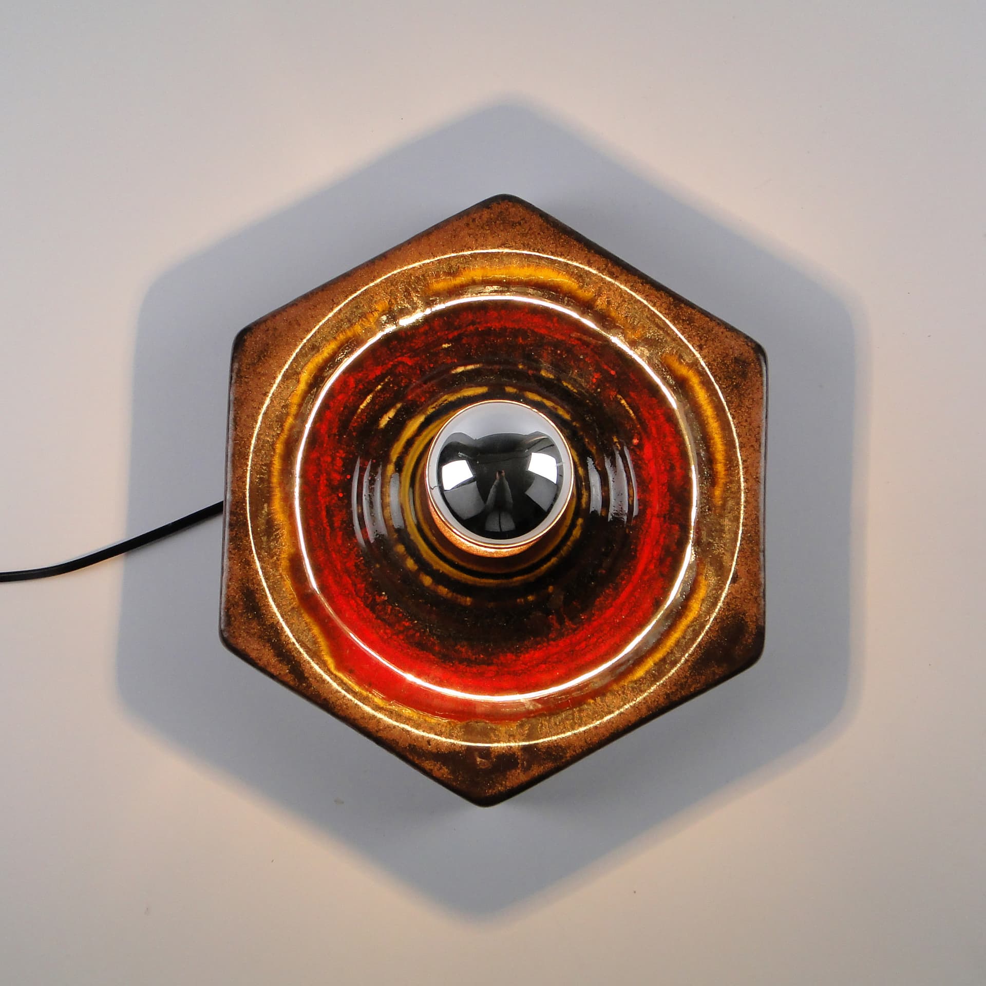 Kinkiet kaflowy czerwono- brązowy ceramika glazurowana Mid-Century - 123950