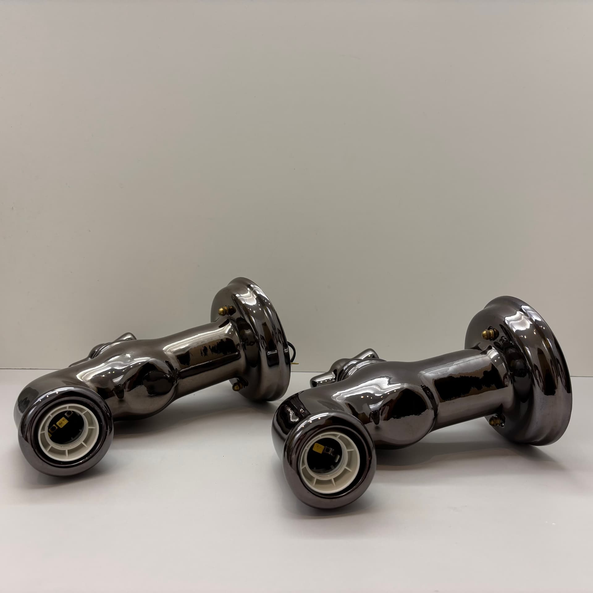 Pair of postmodern wall sconces, graphite, ceramic, Italy, 1990s. - 124187