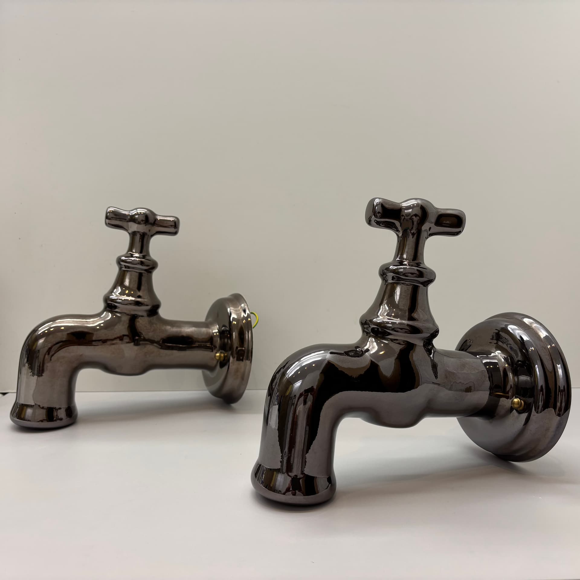 Pair of postmodern wall sconces, graphite, ceramic, Italy, 1990s. - 124189