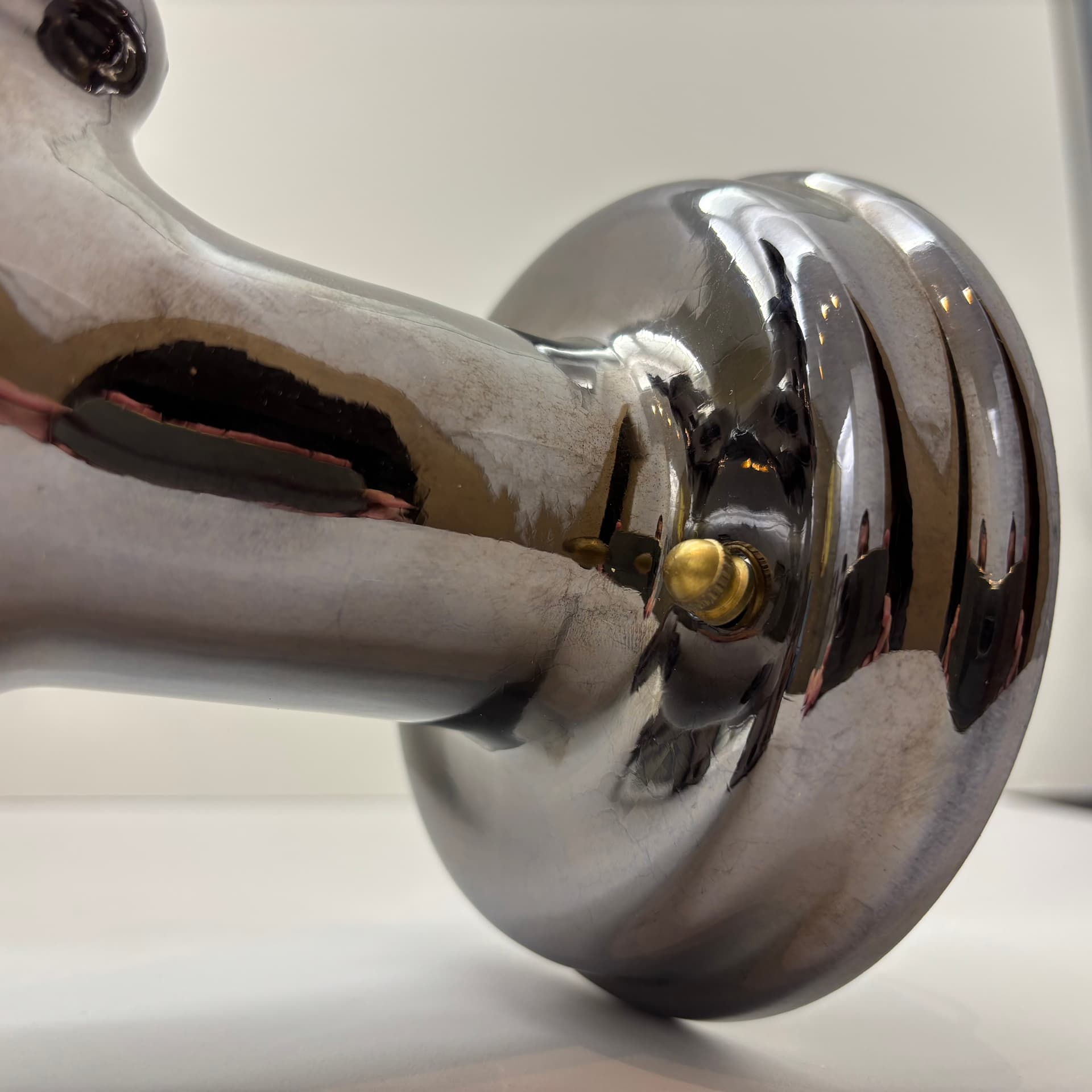 Pair of postmodern wall sconces, graphite, ceramic, Italy, 1990s. - 124188