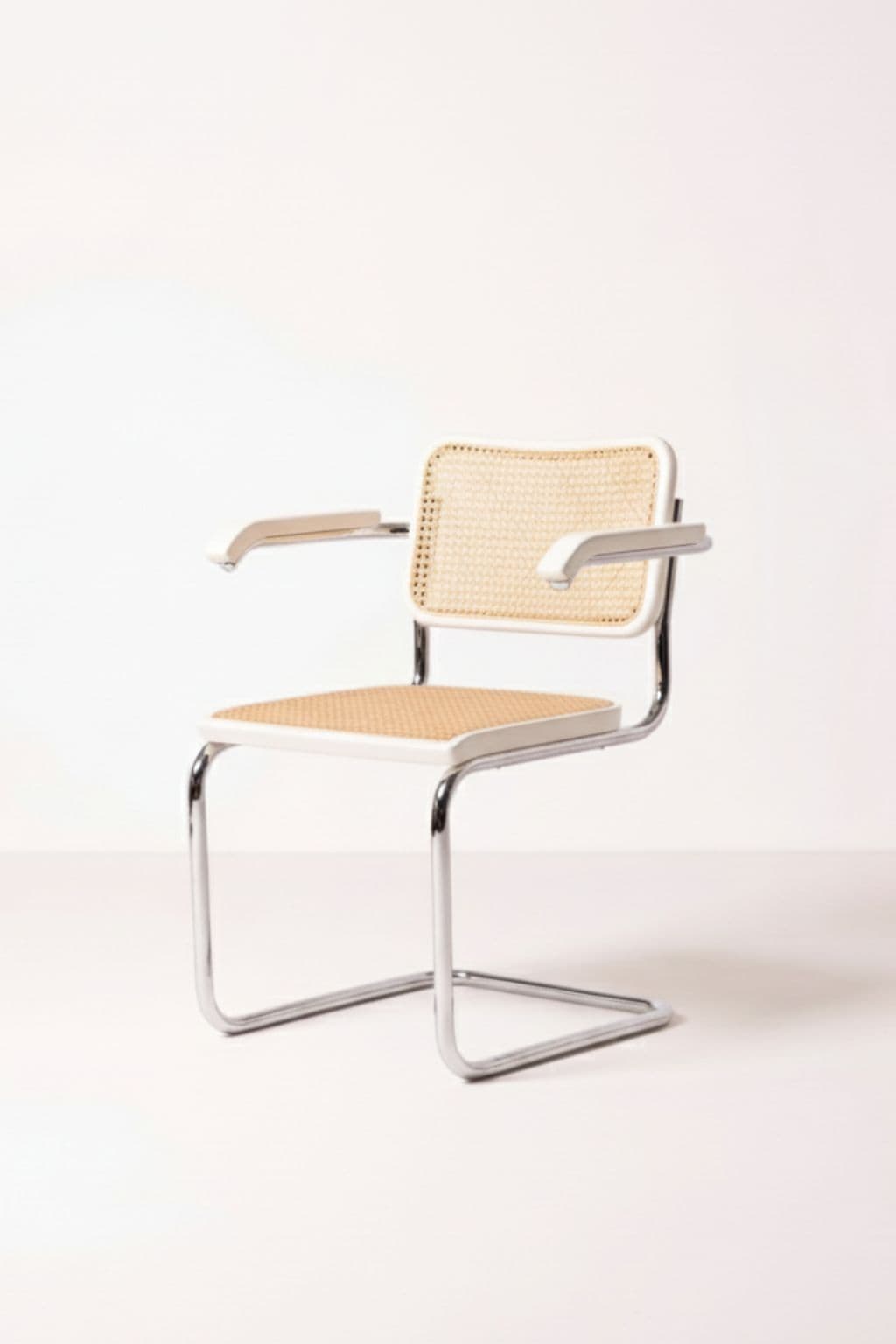 Krzesło z giętej stali z podłokietnikami wg proj. M.Breuer, Bauhaus, białe - 130386