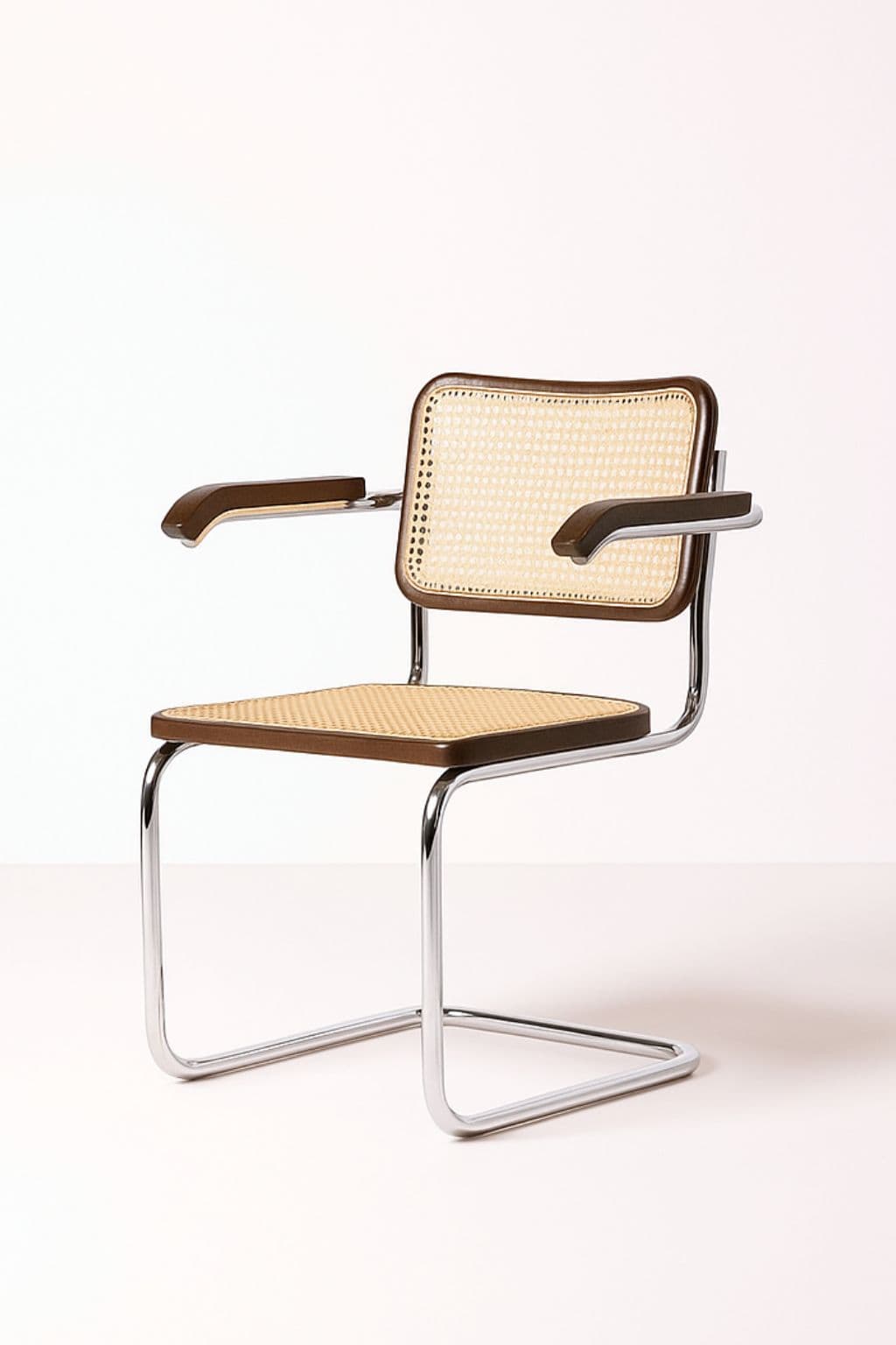 Krzesło z giętej stali z podłokietnikami wg proj. M.Breuer, Bauhaus, brązowe