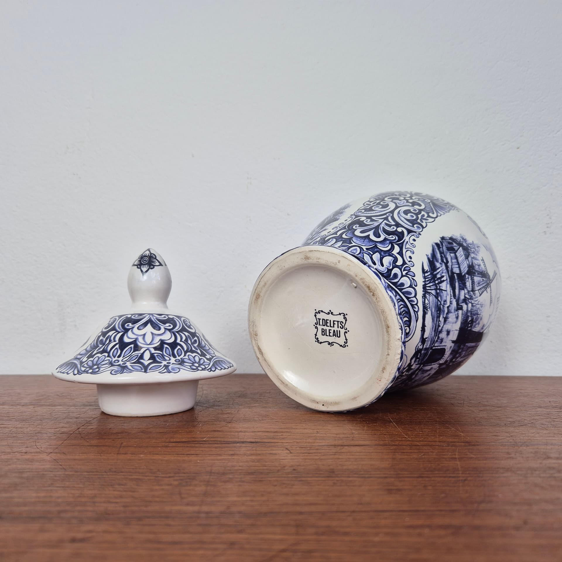 Amfora porcelana biała, Delfts Bleau, Holandia, lata 60. - 125023