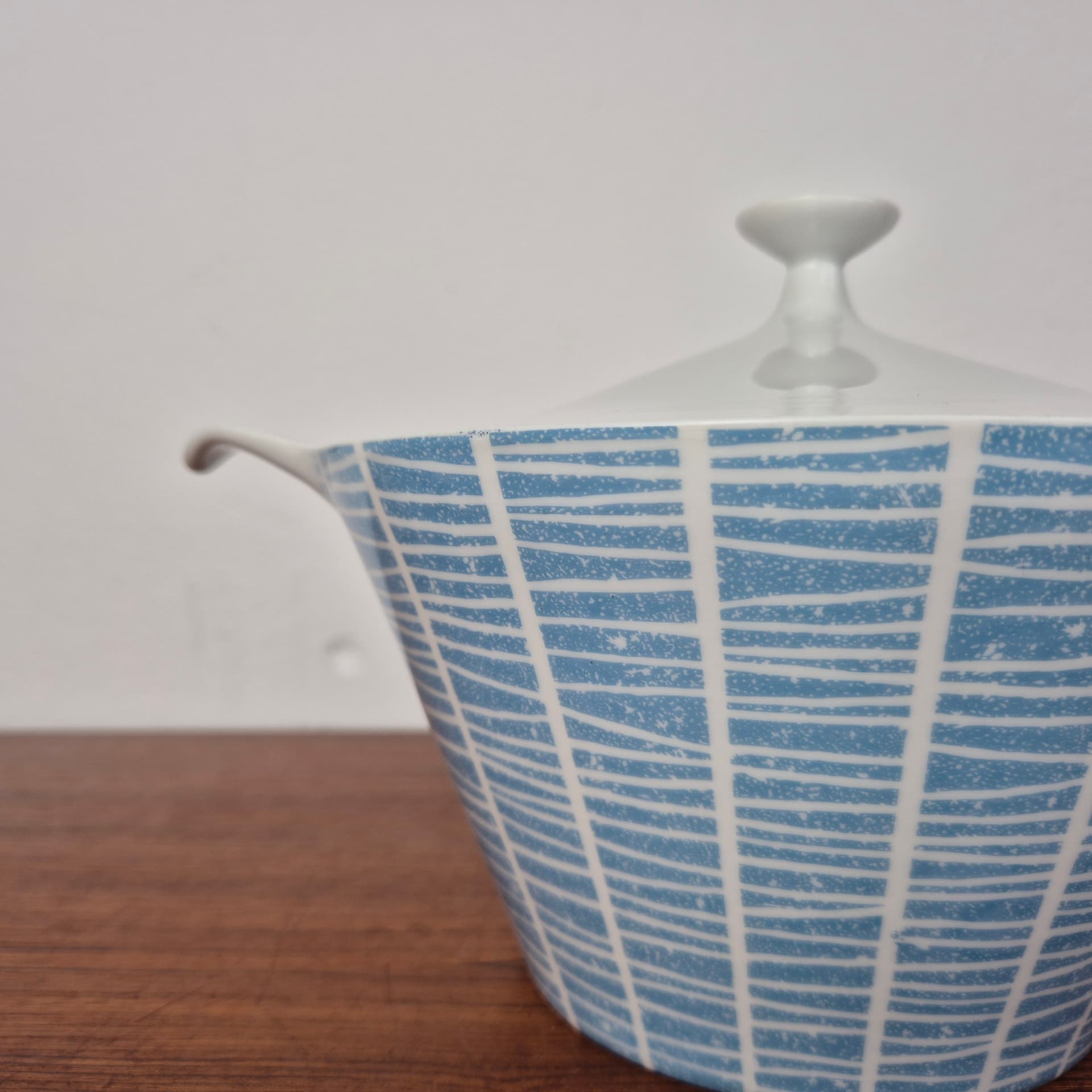 Waza Schönwald 511, biała, porcelana, proj. H. Löffelhardt, Niemcy, lata 50. - 125082