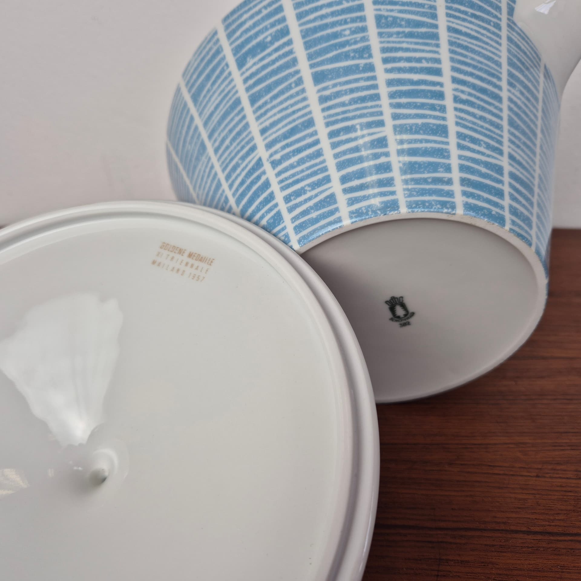 Waza Schönwald 511, biała, porcelana, proj. H. Löffelhardt, Niemcy, lata 50. - 125083